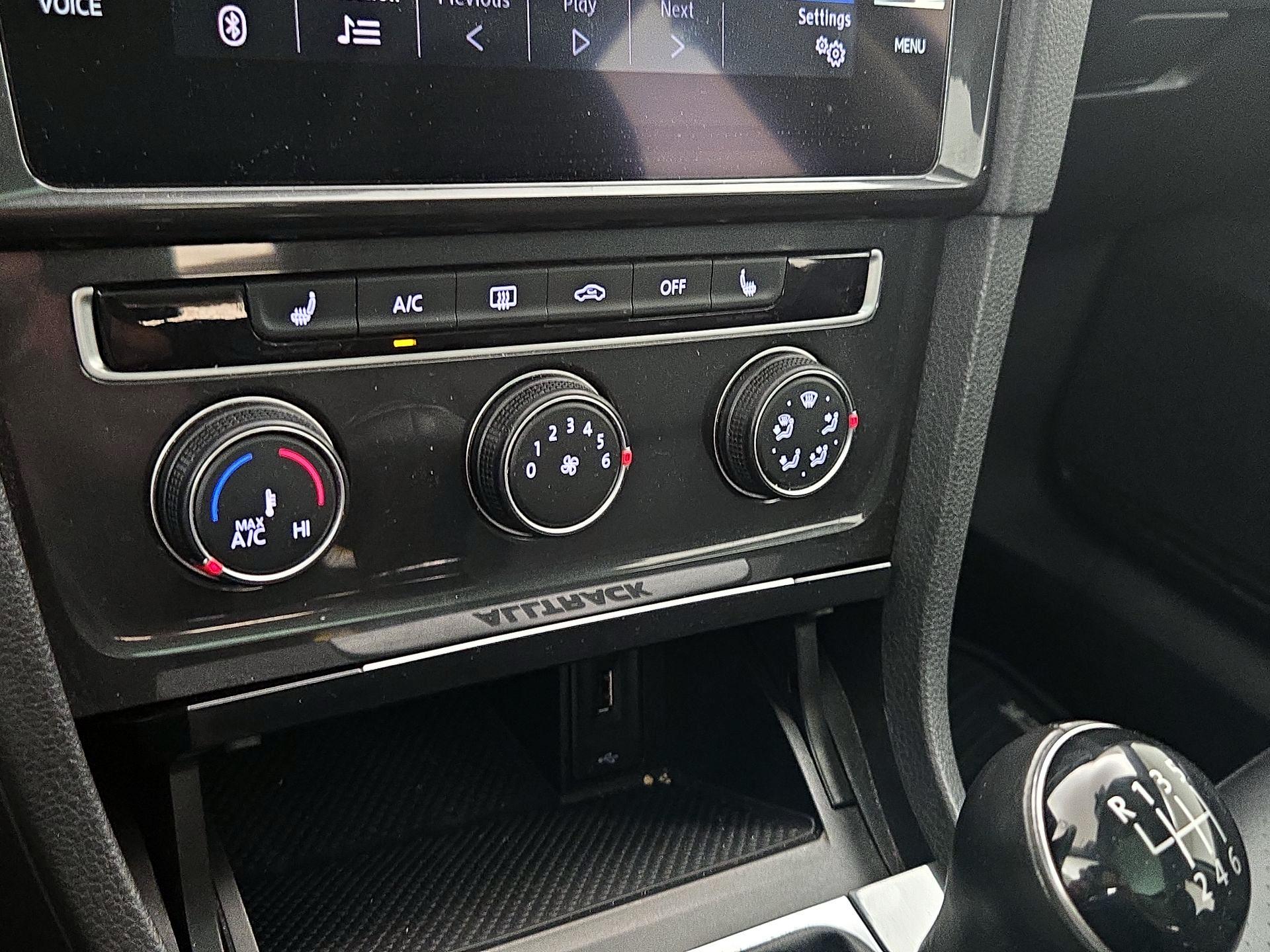 Thumbnail: 2019 Volkswagen Golf - 16