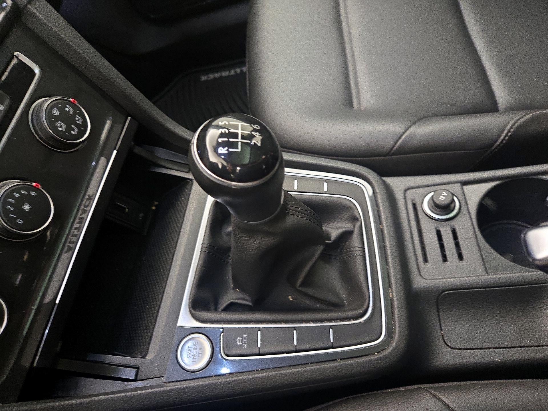 Thumbnail: 2019 Volkswagen Golf - 17