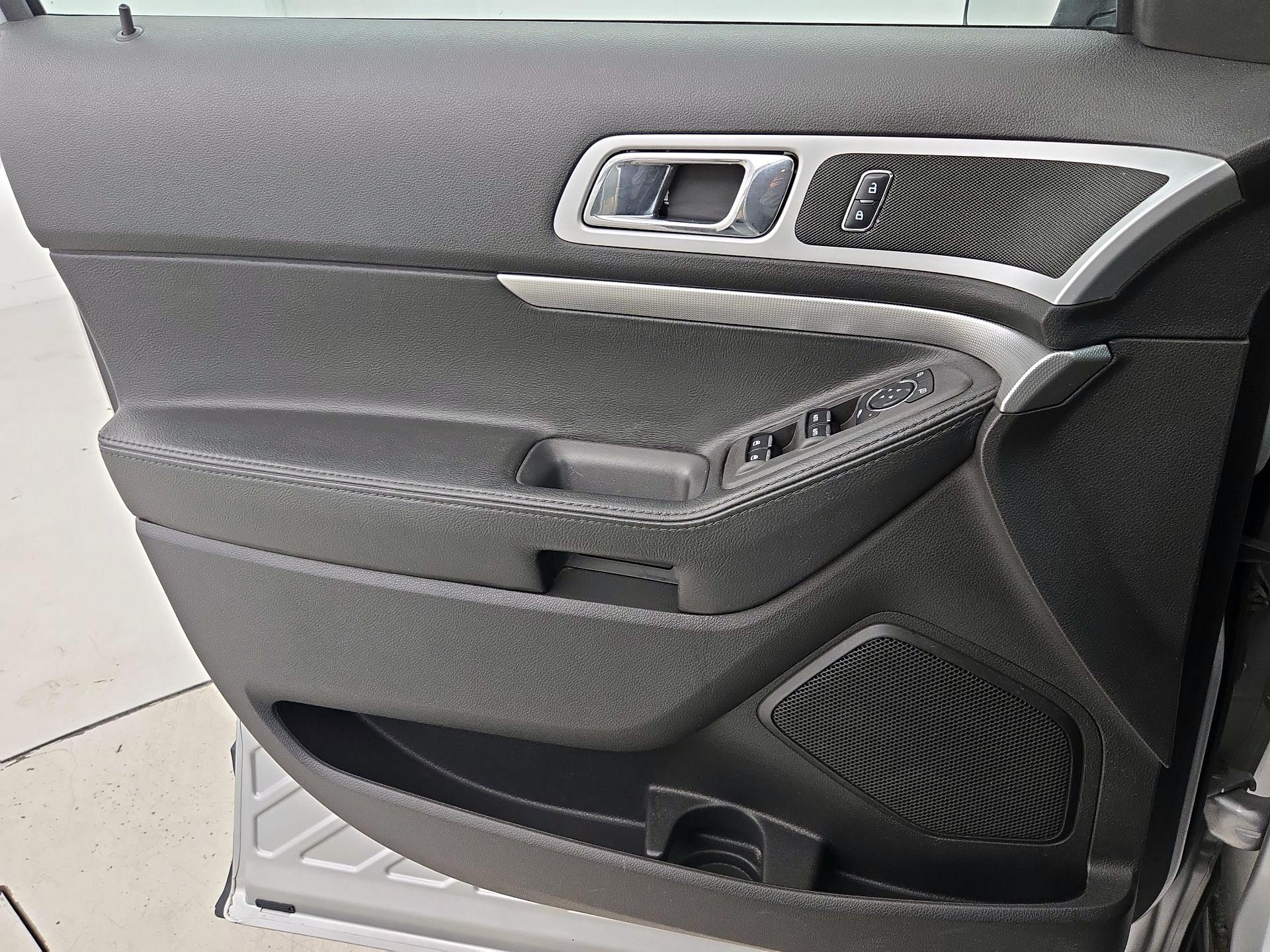 Thumbnail: 2015 Ford Explorer - 12