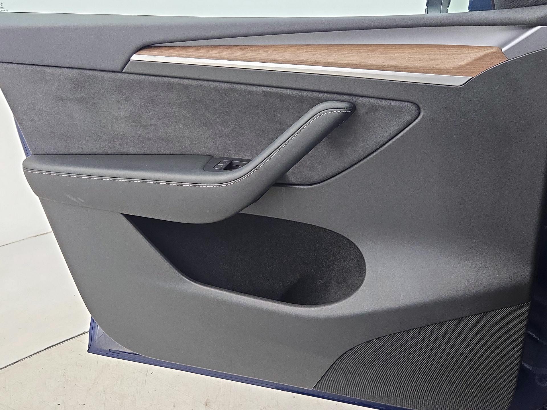 Thumbnail: 2023 Tesla Model Y - 12