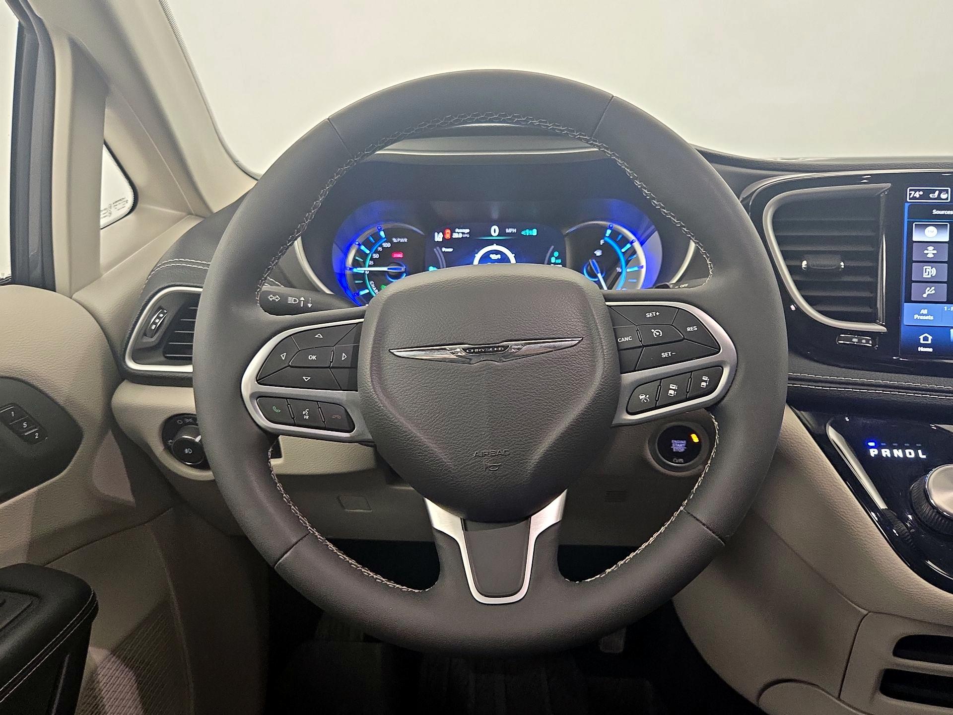 Thumbnail: 2022 Chrysler Pacifica - 10