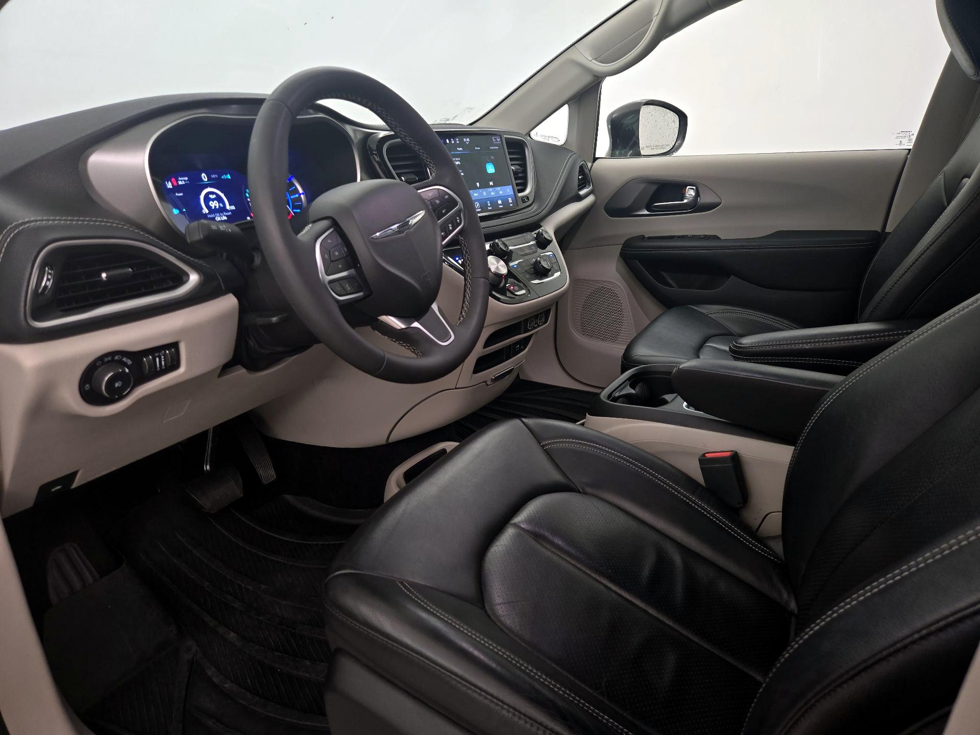 Thumbnail: 2022 Chrysler Pacifica - 11