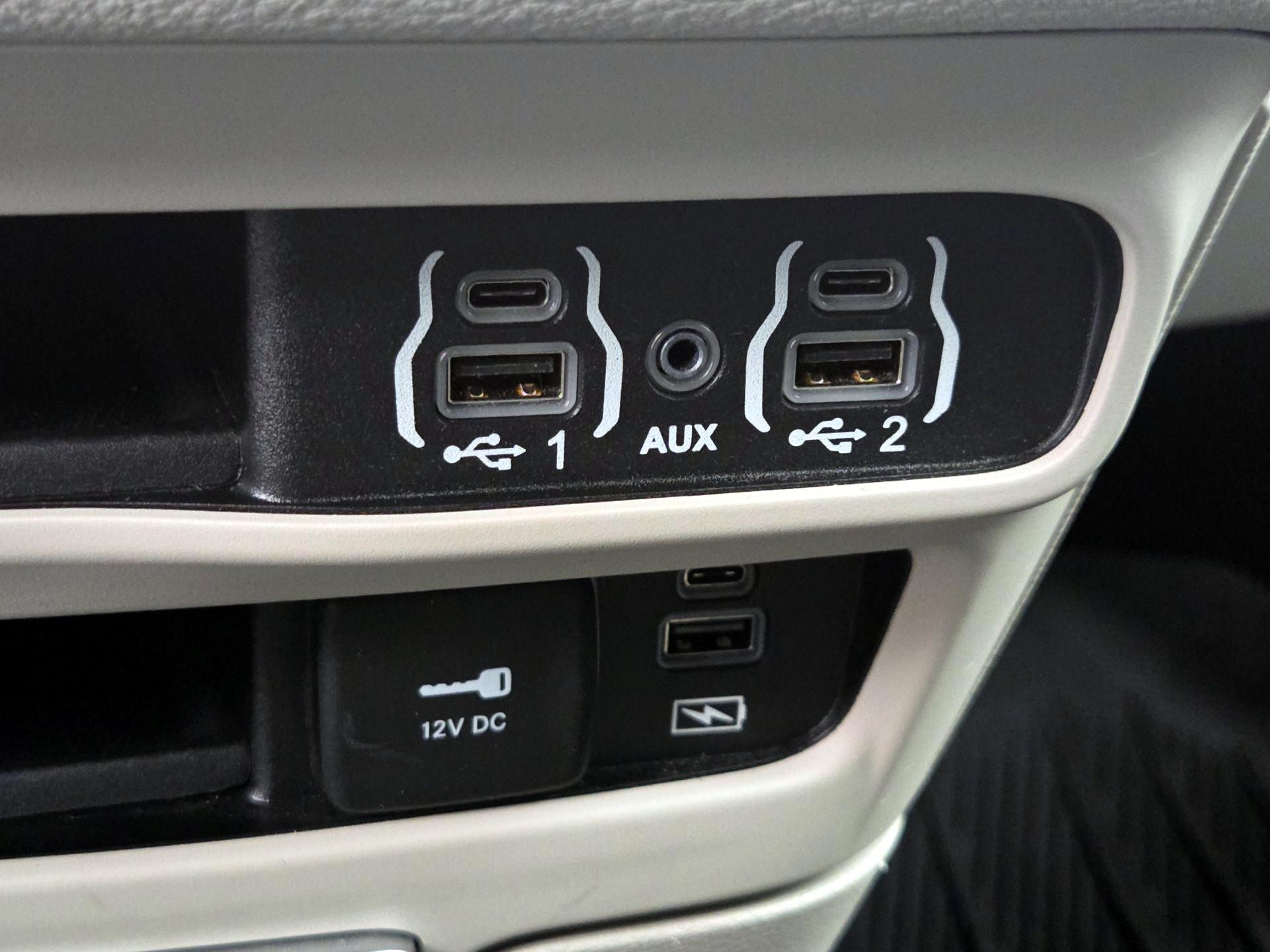 Thumbnail: 2022 Chrysler Pacifica - 18