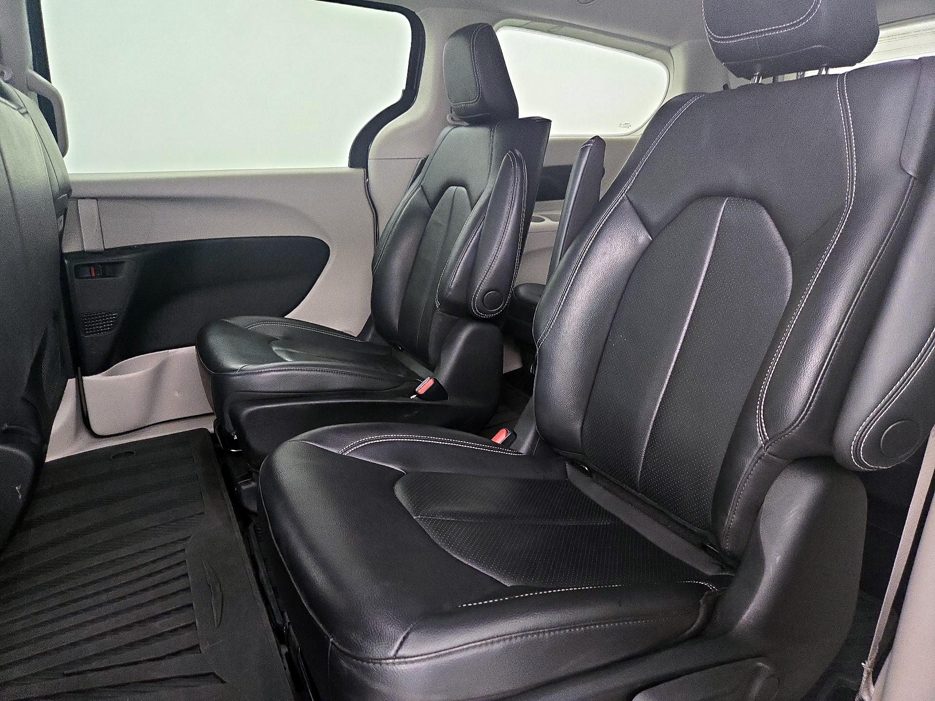 Thumbnail: 2022 Chrysler Pacifica - 19