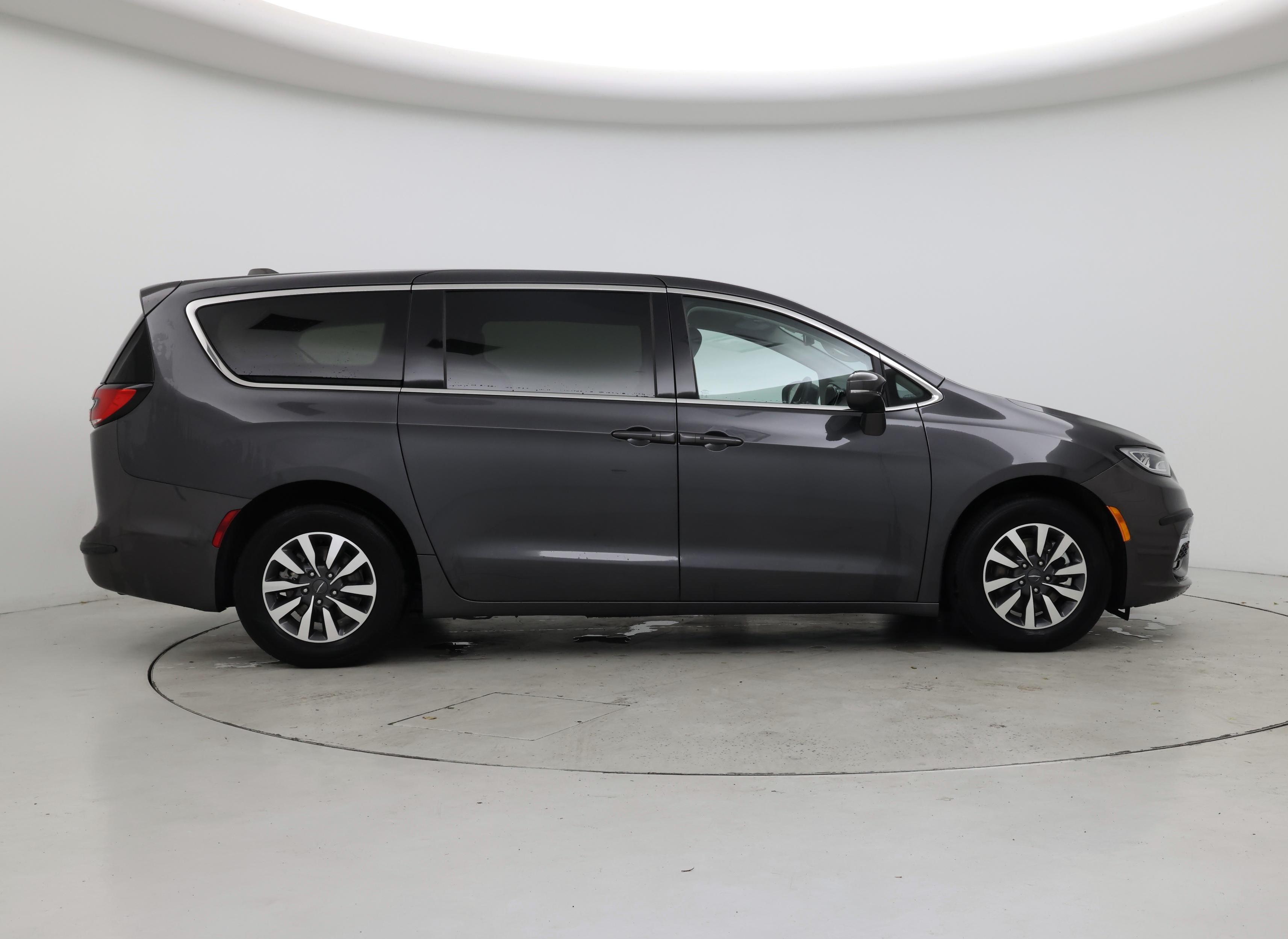 Thumbnail: 2022 Chrysler Pacifica - 7