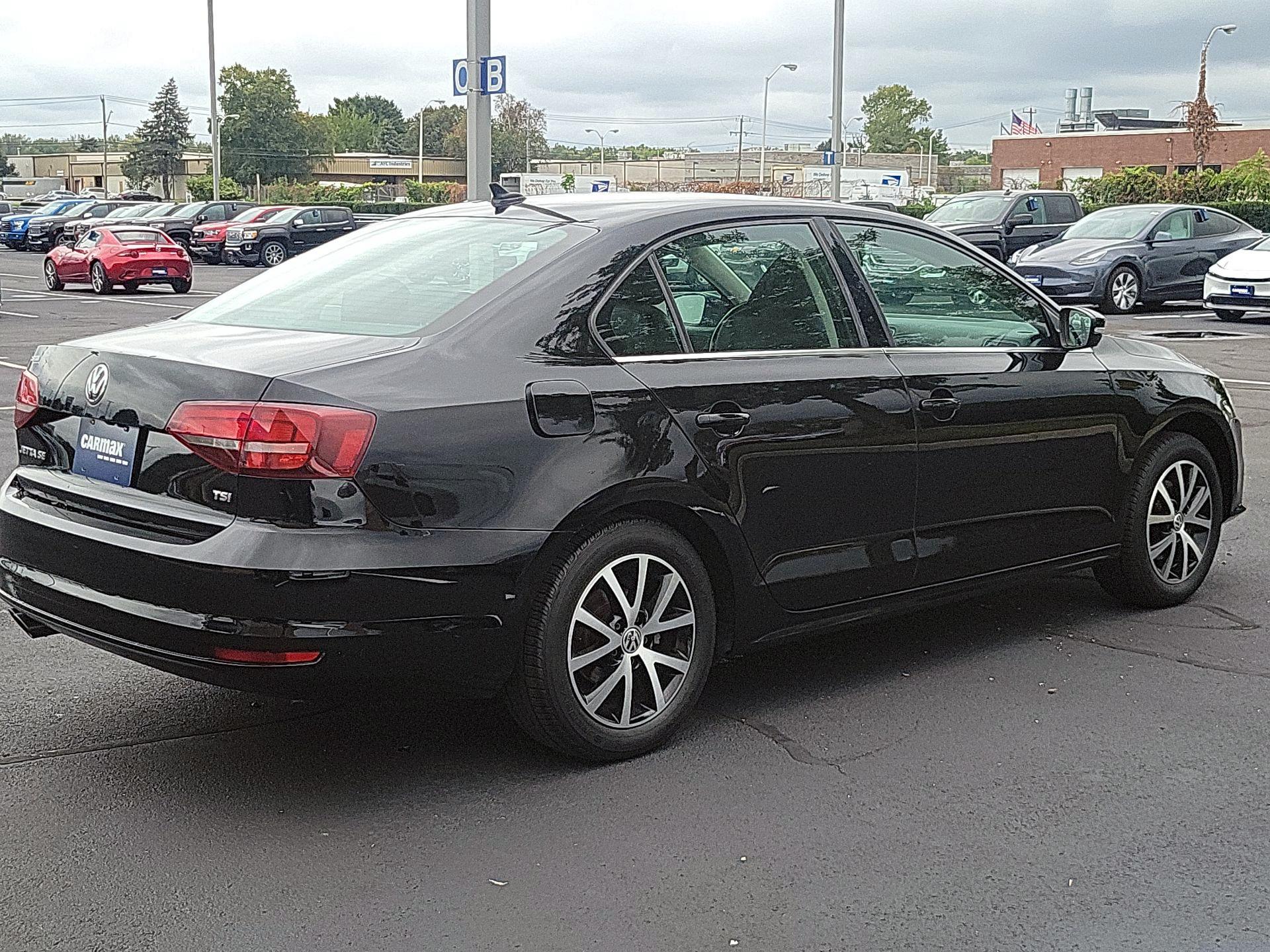 Thumbnail: 2017 Volkswagen Jetta - 5