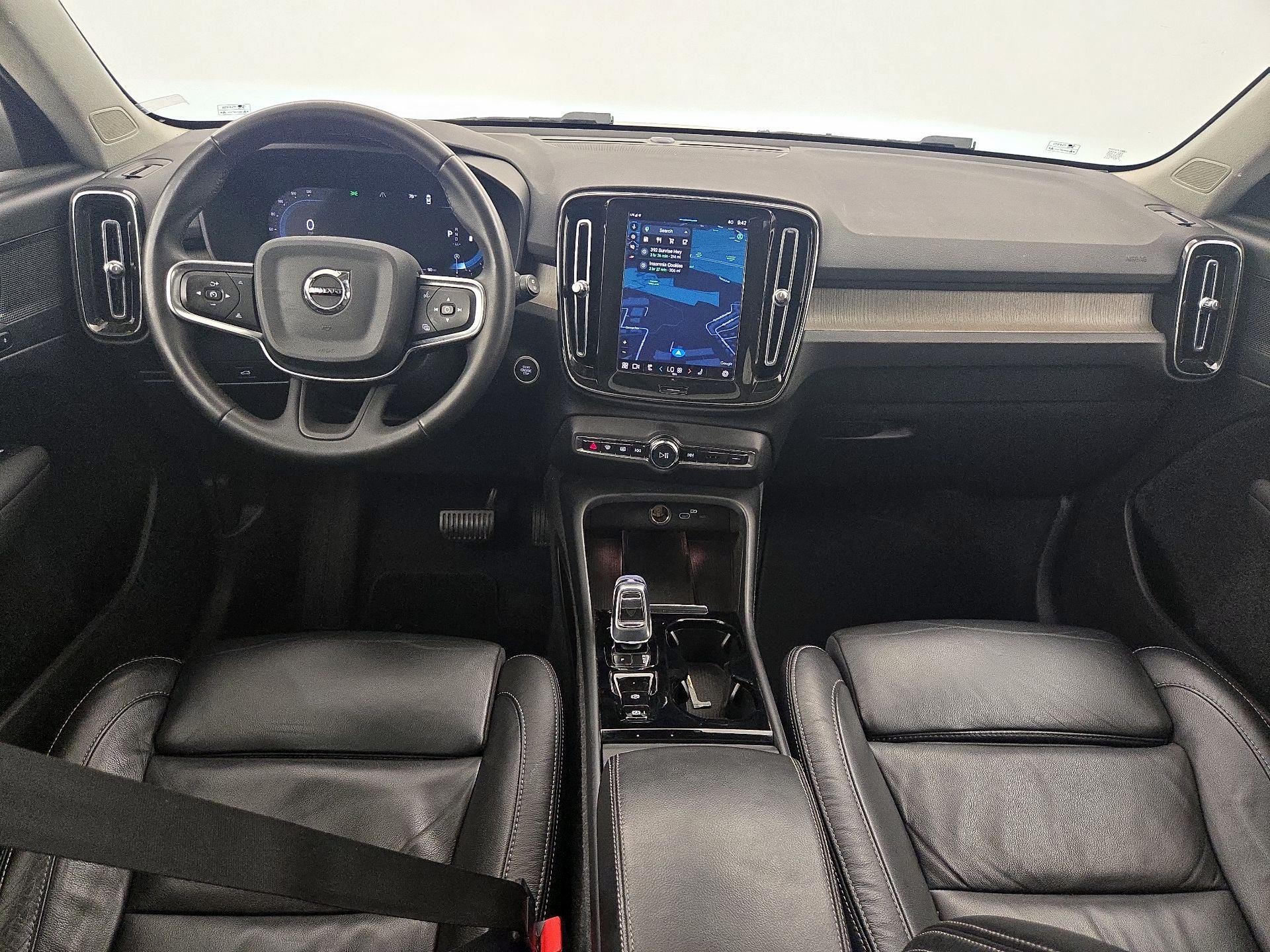 Thumbnail: 2023 Volvo XC40 - 9