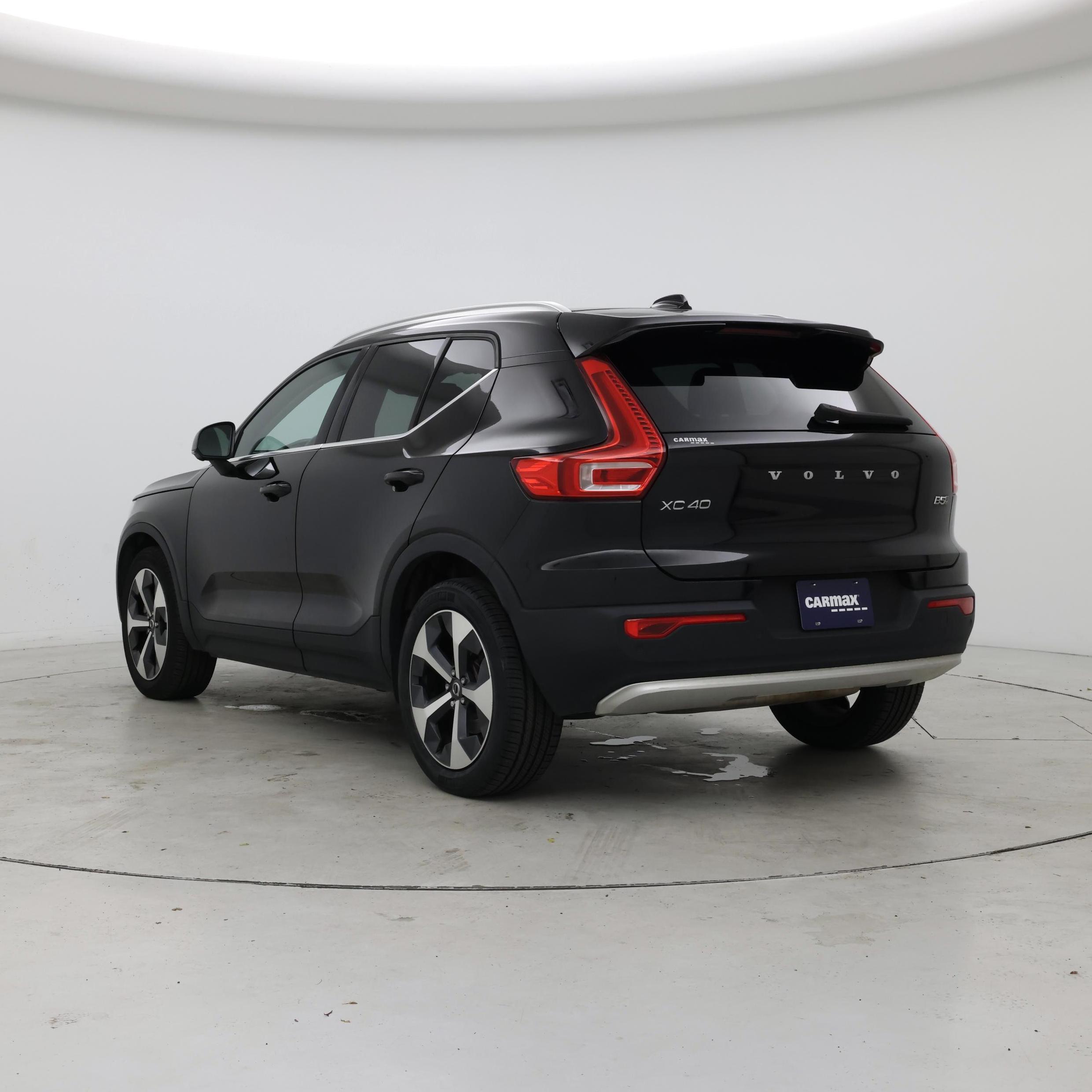 Thumbnail: 2023 Volvo XC40 - 2