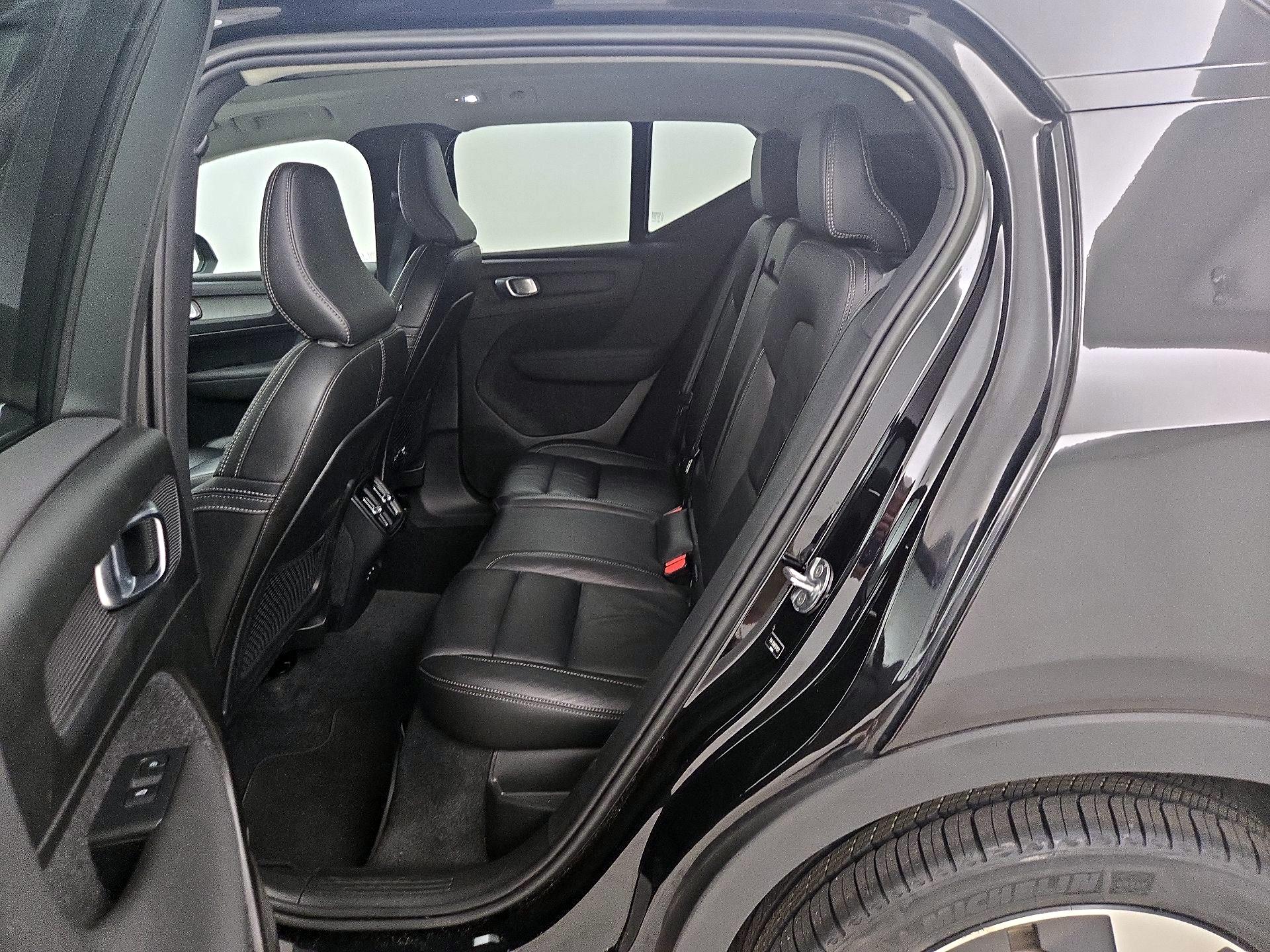 Thumbnail: 2023 Volvo XC40 - 20