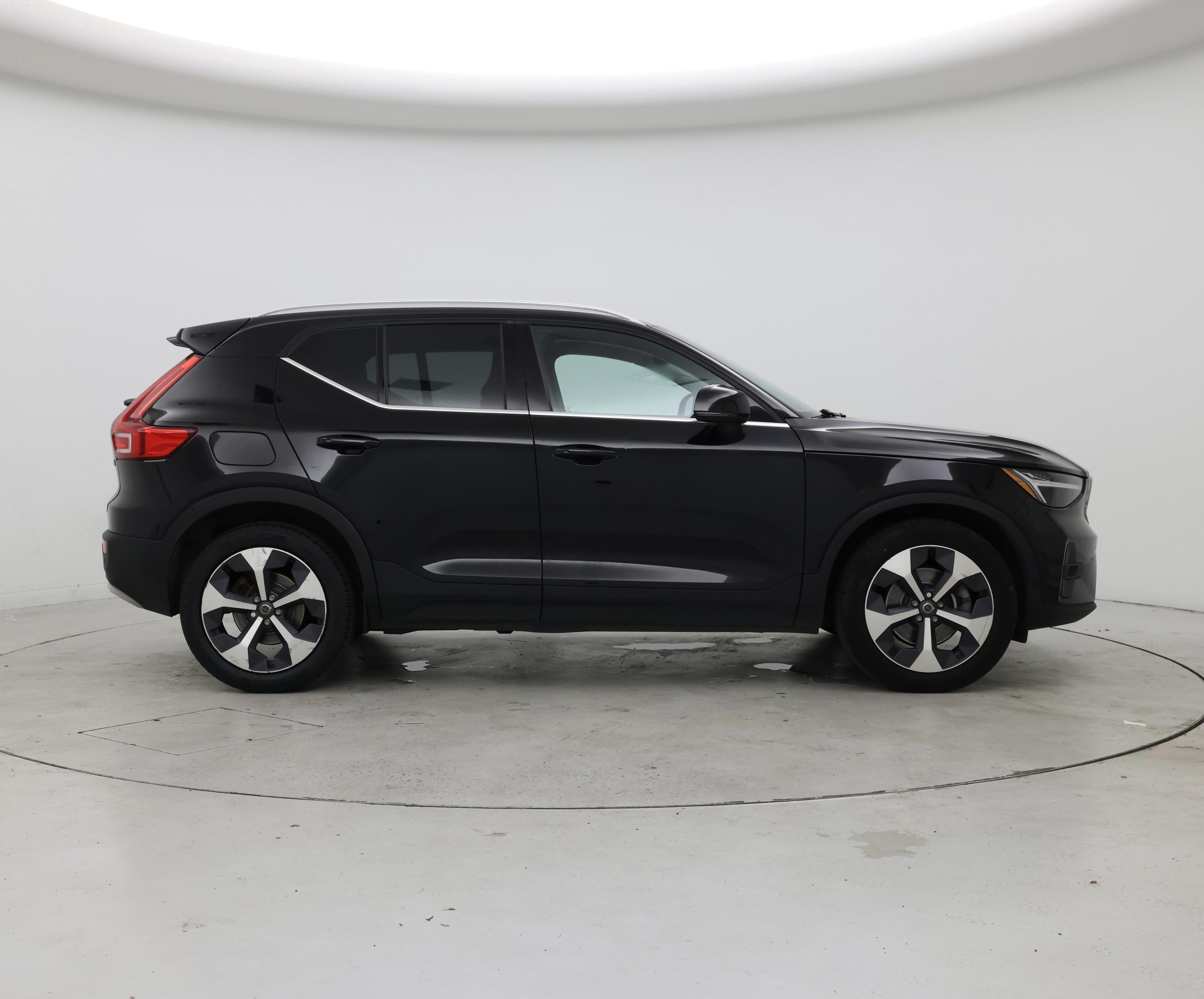 Thumbnail: 2023 Volvo XC40 - 7