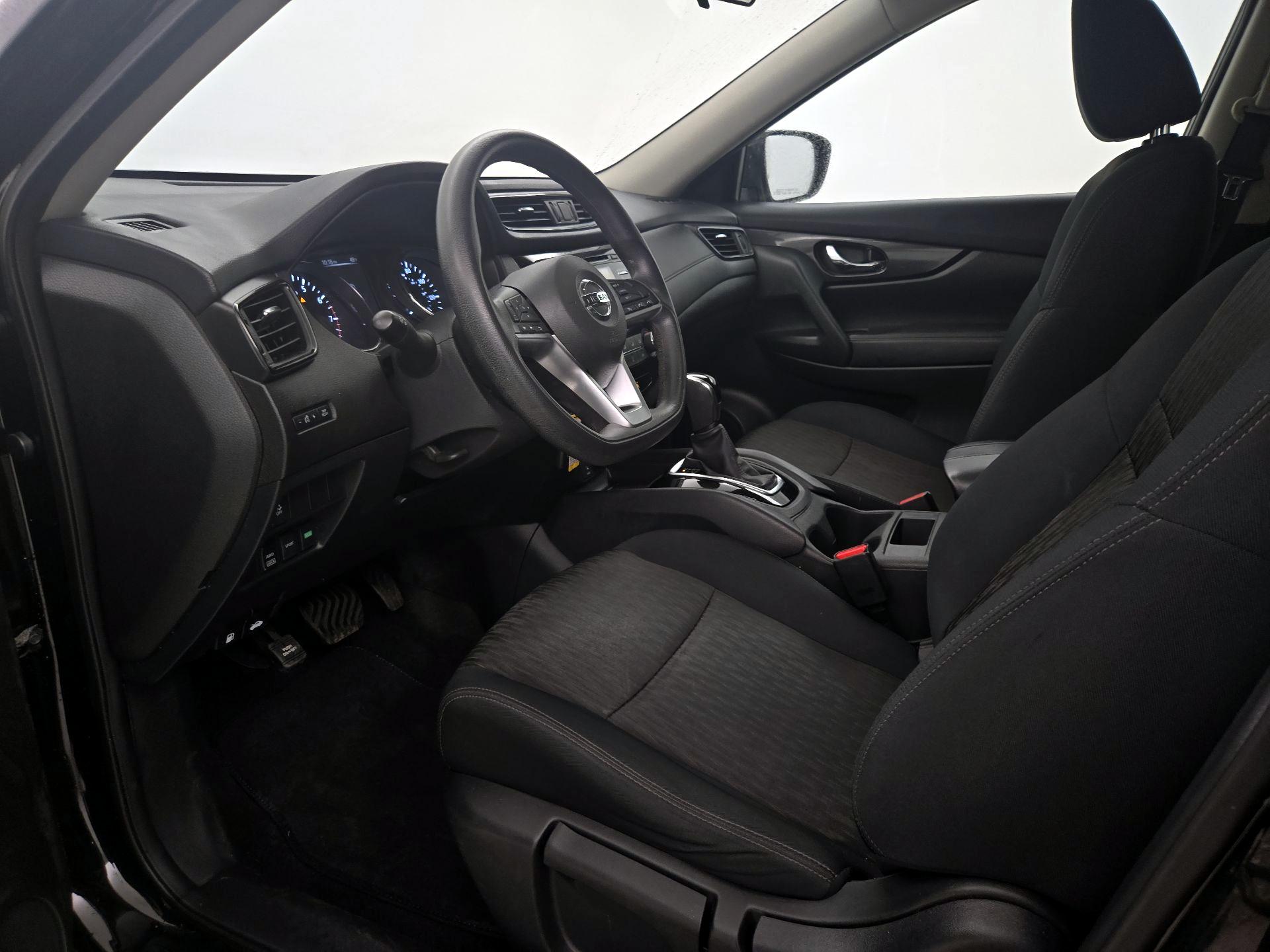 Thumbnail: 2017 Nissan Rogue - 11