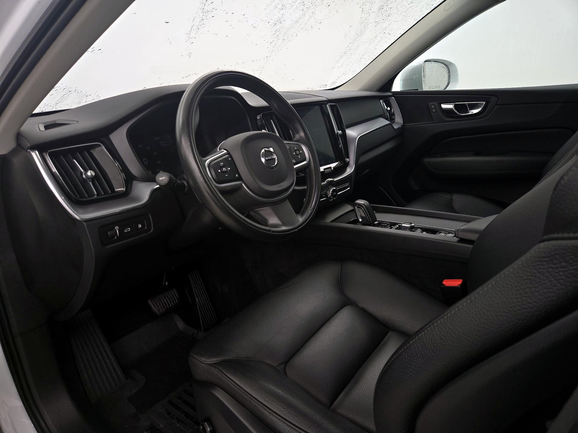 Thumbnail: 2020 Volvo XC60 - 11