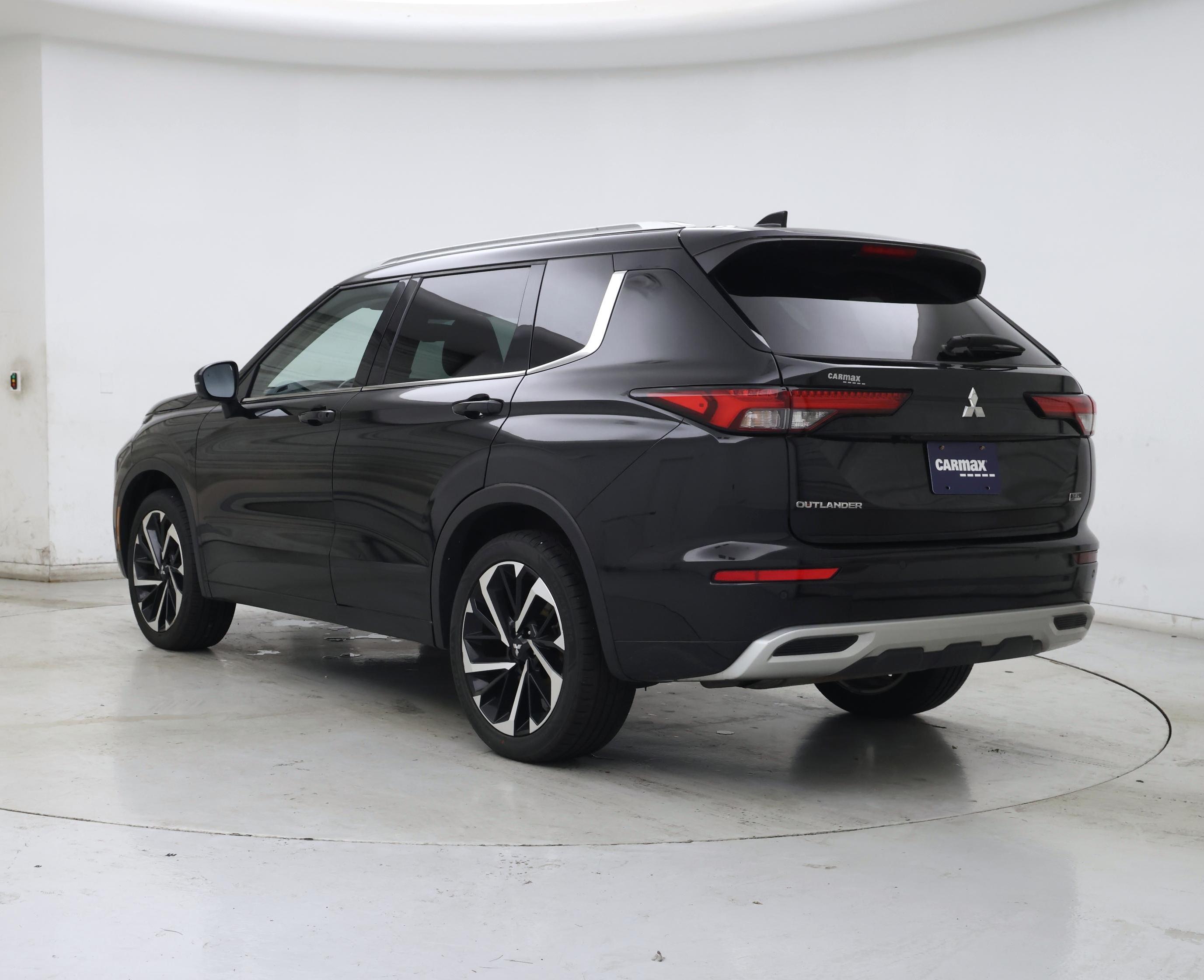 Thumbnail: 2022 Mitsubishi Outlander - 2