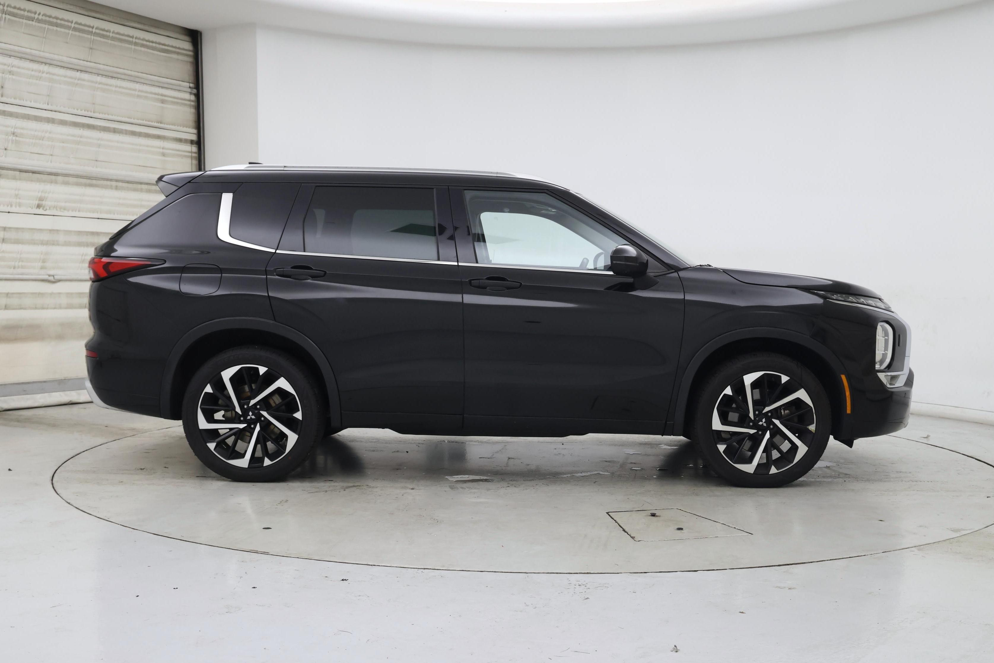 Thumbnail: 2022 Mitsubishi Outlander - 7