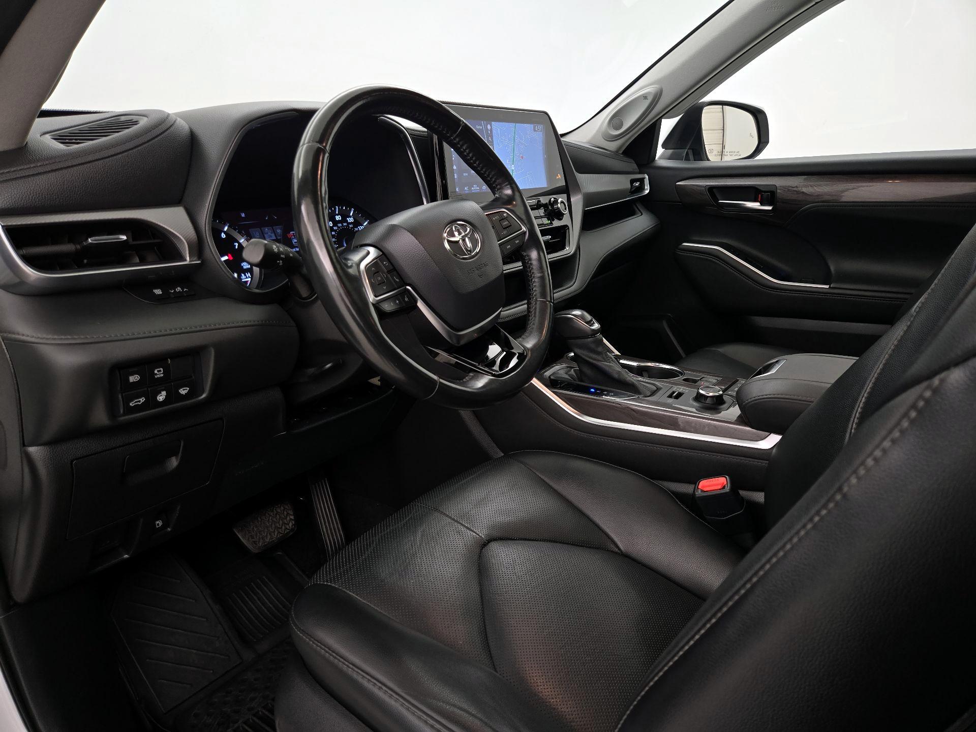 Thumbnail: 2021 Toyota Highlander - 11