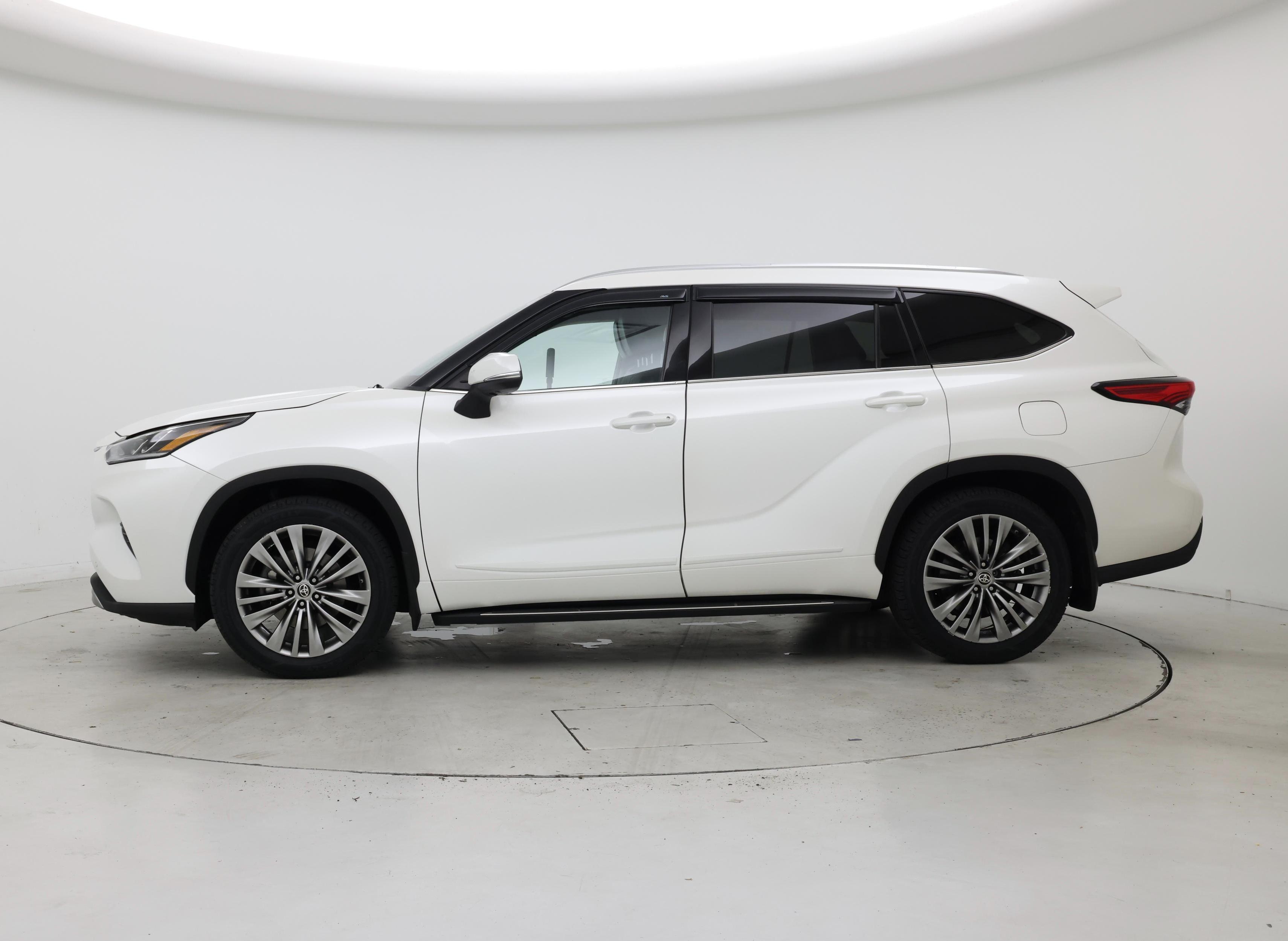 Thumbnail: 2021 Toyota Highlander - 3