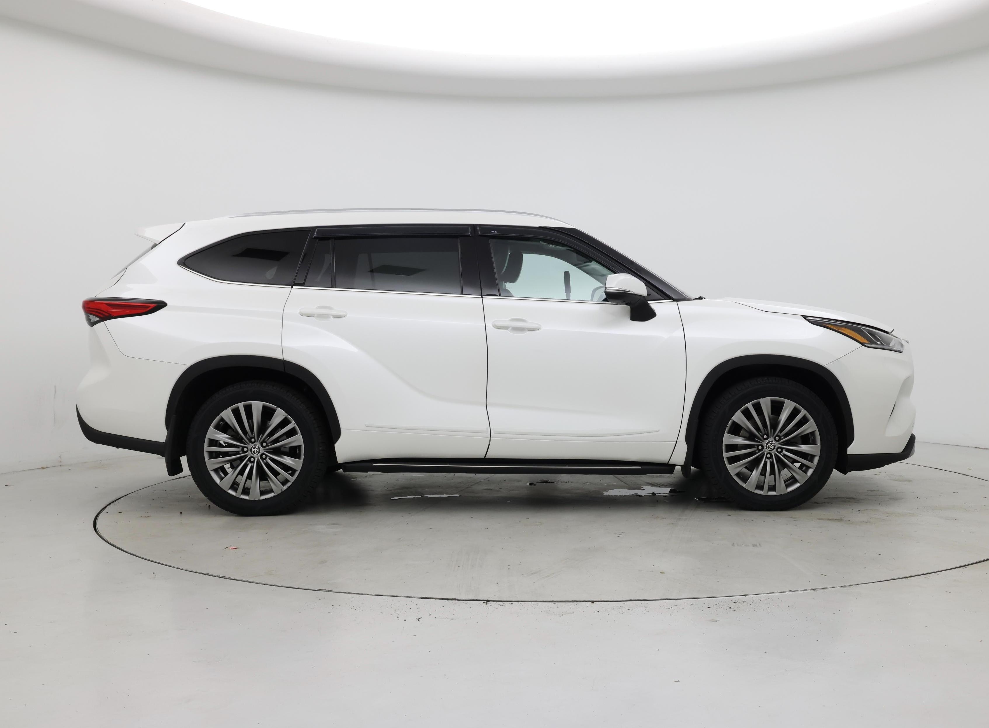 Thumbnail: 2021 Toyota Highlander - 7