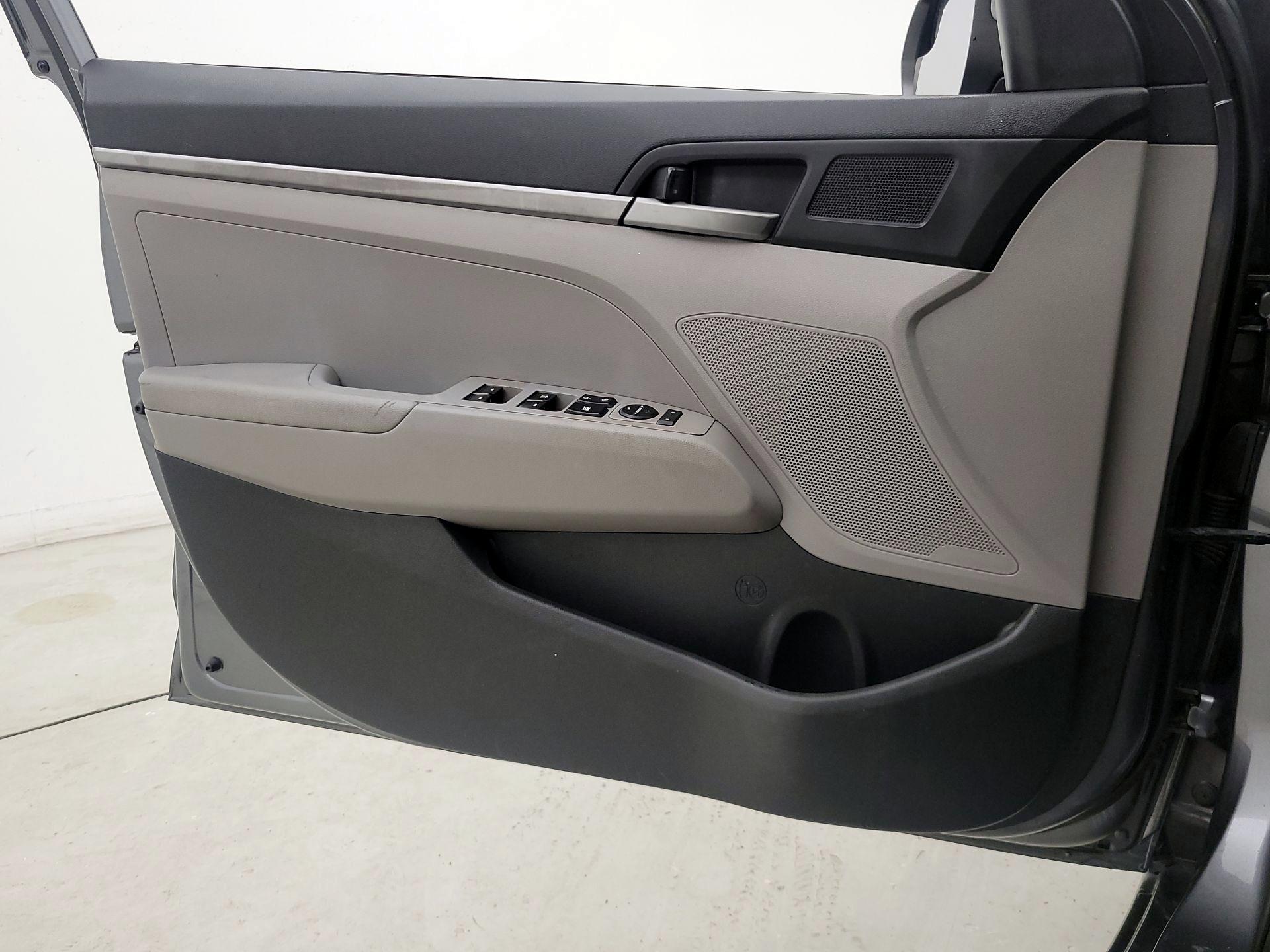 Thumbnail: 2018 Hyundai Elantra - 12