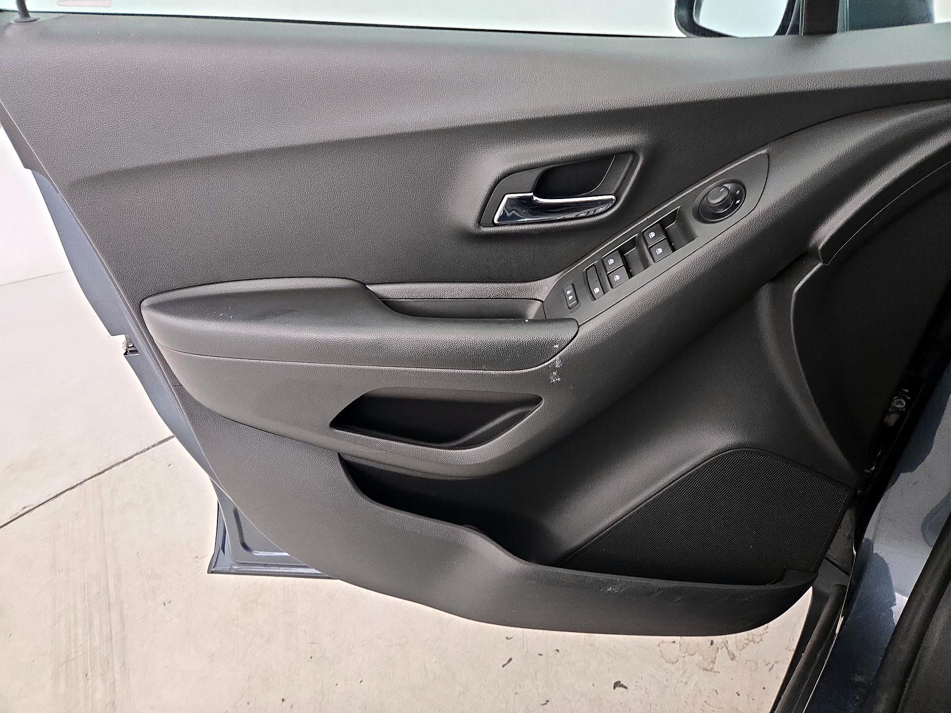 Thumbnail: 2022 Chevrolet Trax - 12