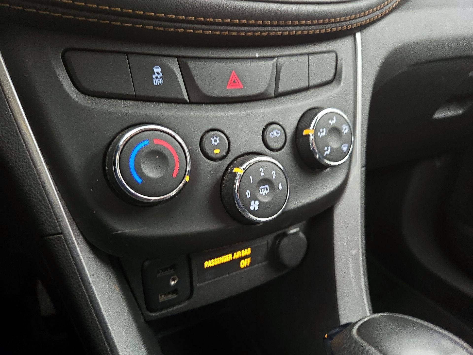 Thumbnail: 2022 Chevrolet Trax - 16