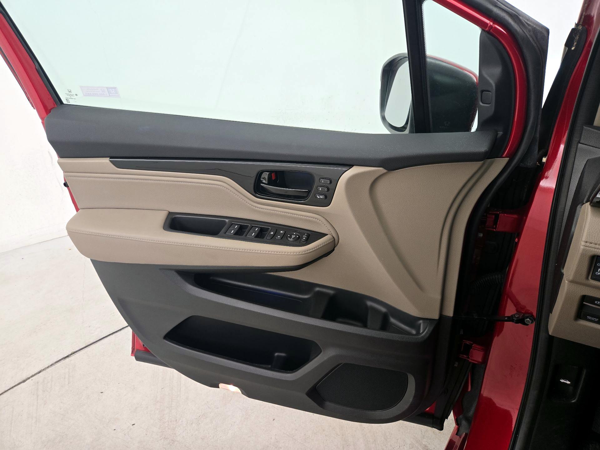 Thumbnail: 2023 Honda Odyssey - 12
