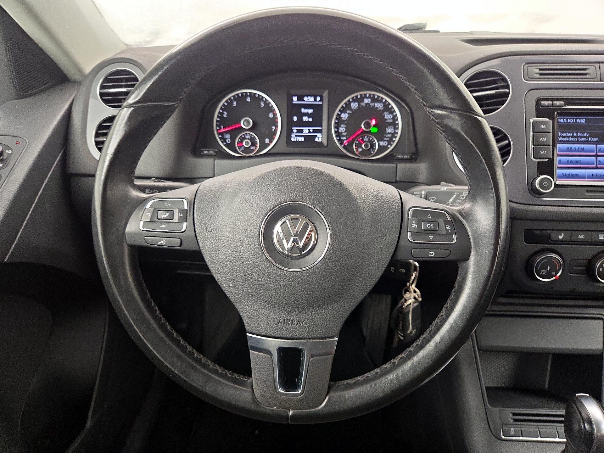 Thumbnail: 2015 Volkswagen Tiguan - 10