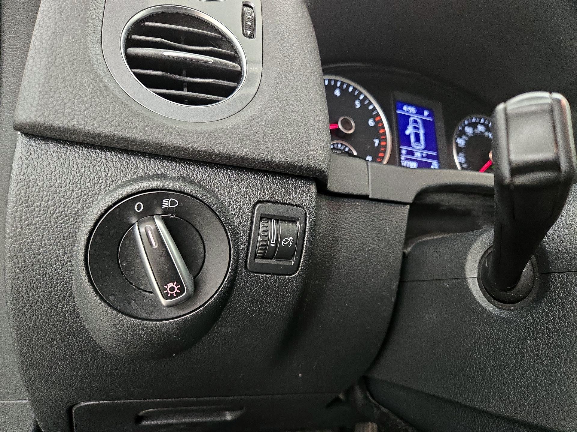 Thumbnail: 2015 Volkswagen Tiguan - 13