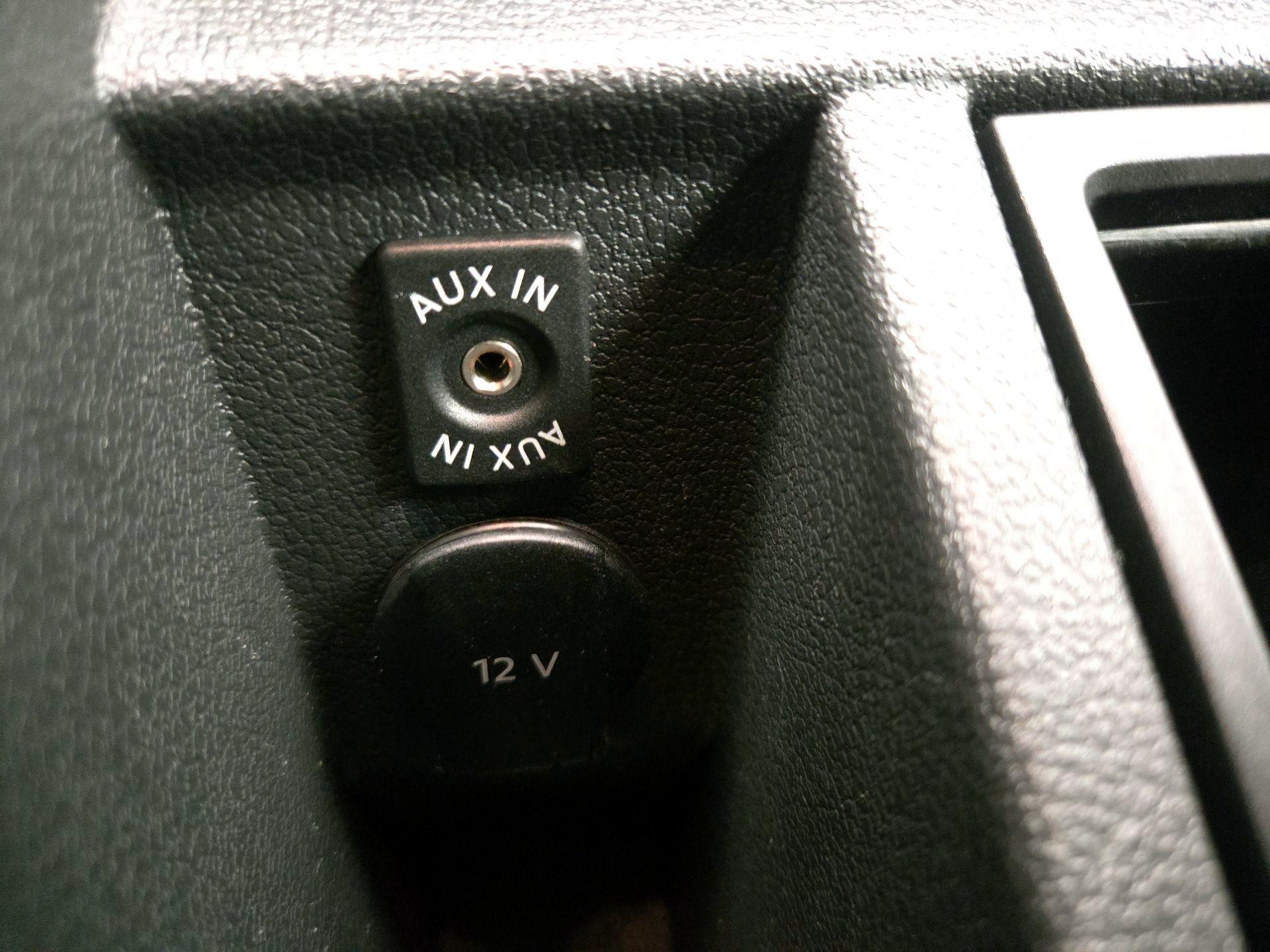 Thumbnail: 2015 Volkswagen Tiguan - 18
