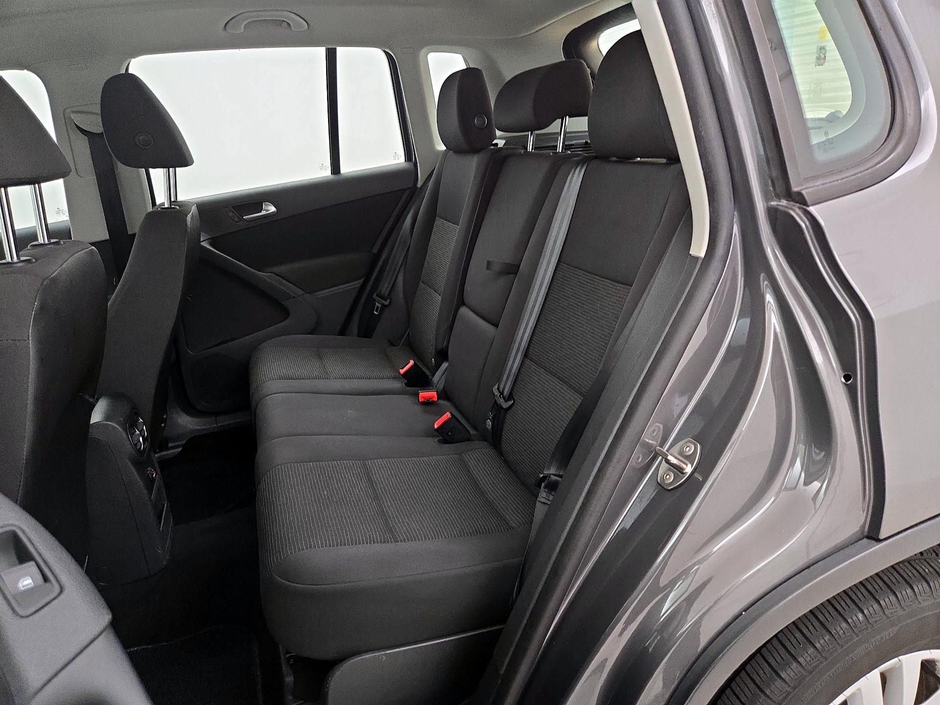 Thumbnail: 2015 Volkswagen Tiguan - 19