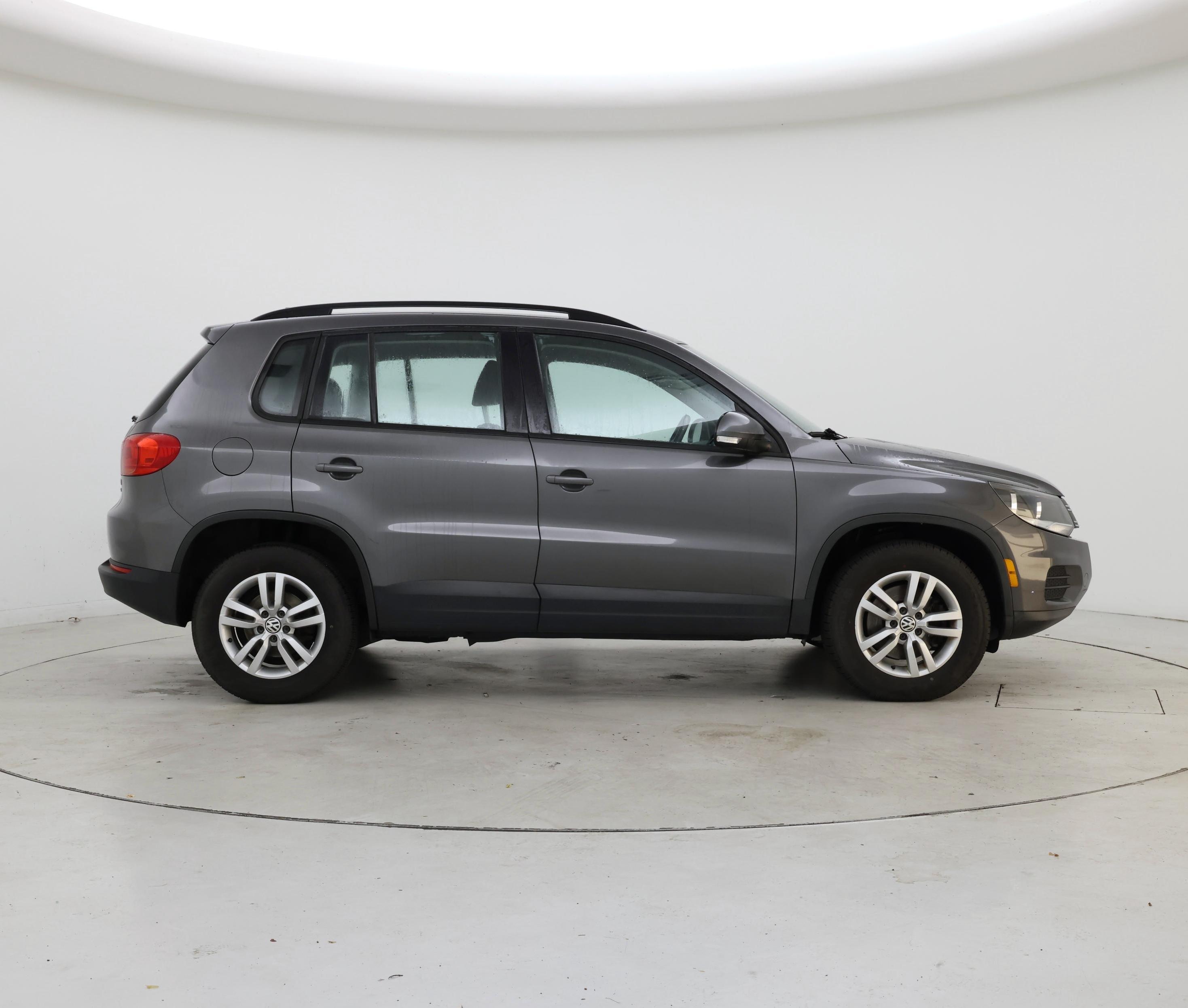 Thumbnail: 2015 Volkswagen Tiguan - 7