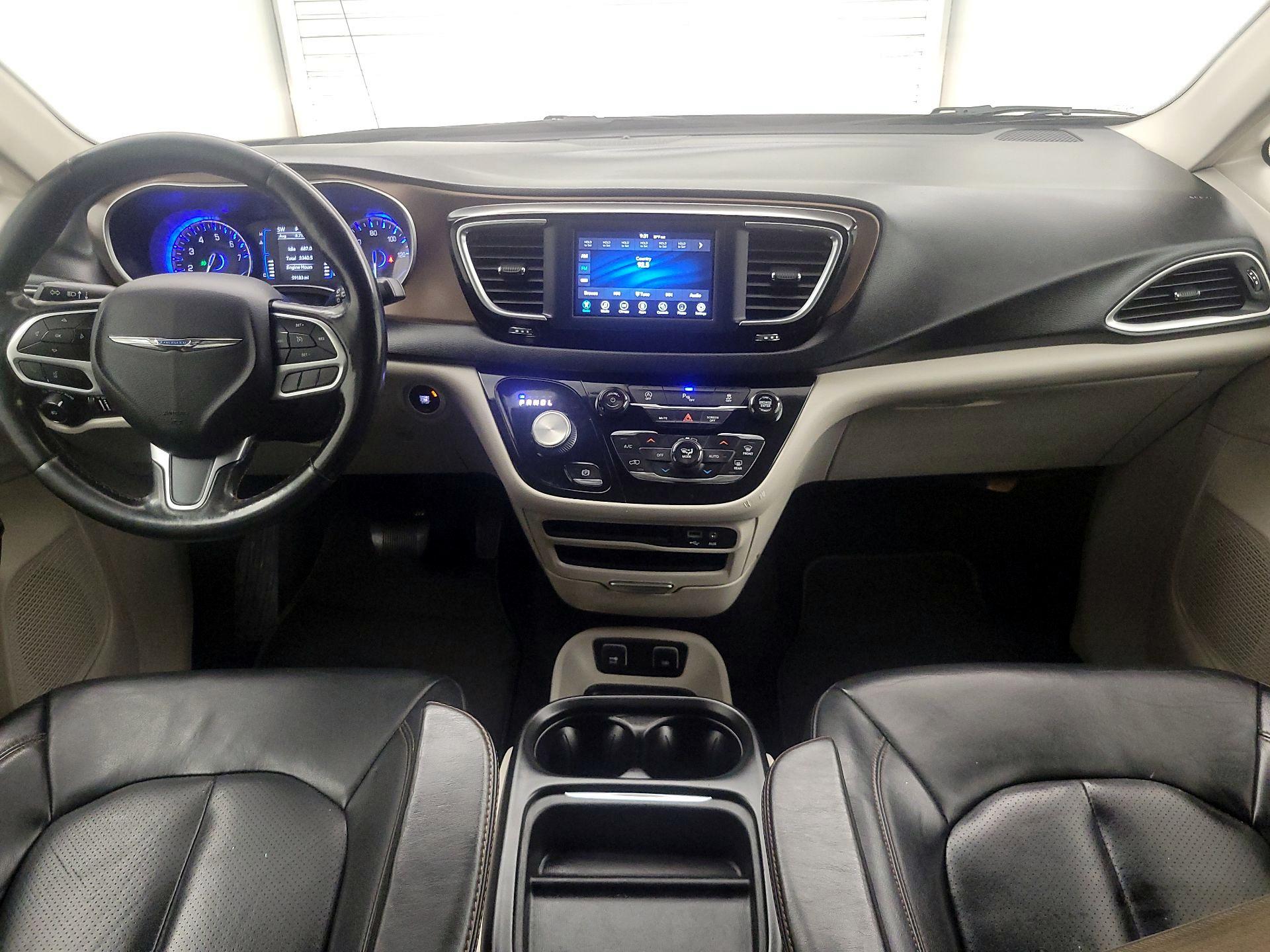 Thumbnail: 2019 Chrysler Pacifica - 9