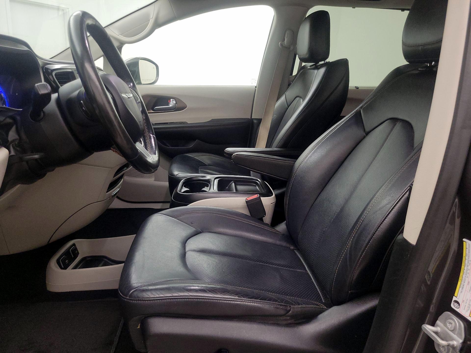 Thumbnail: 2019 Chrysler Pacifica - 11