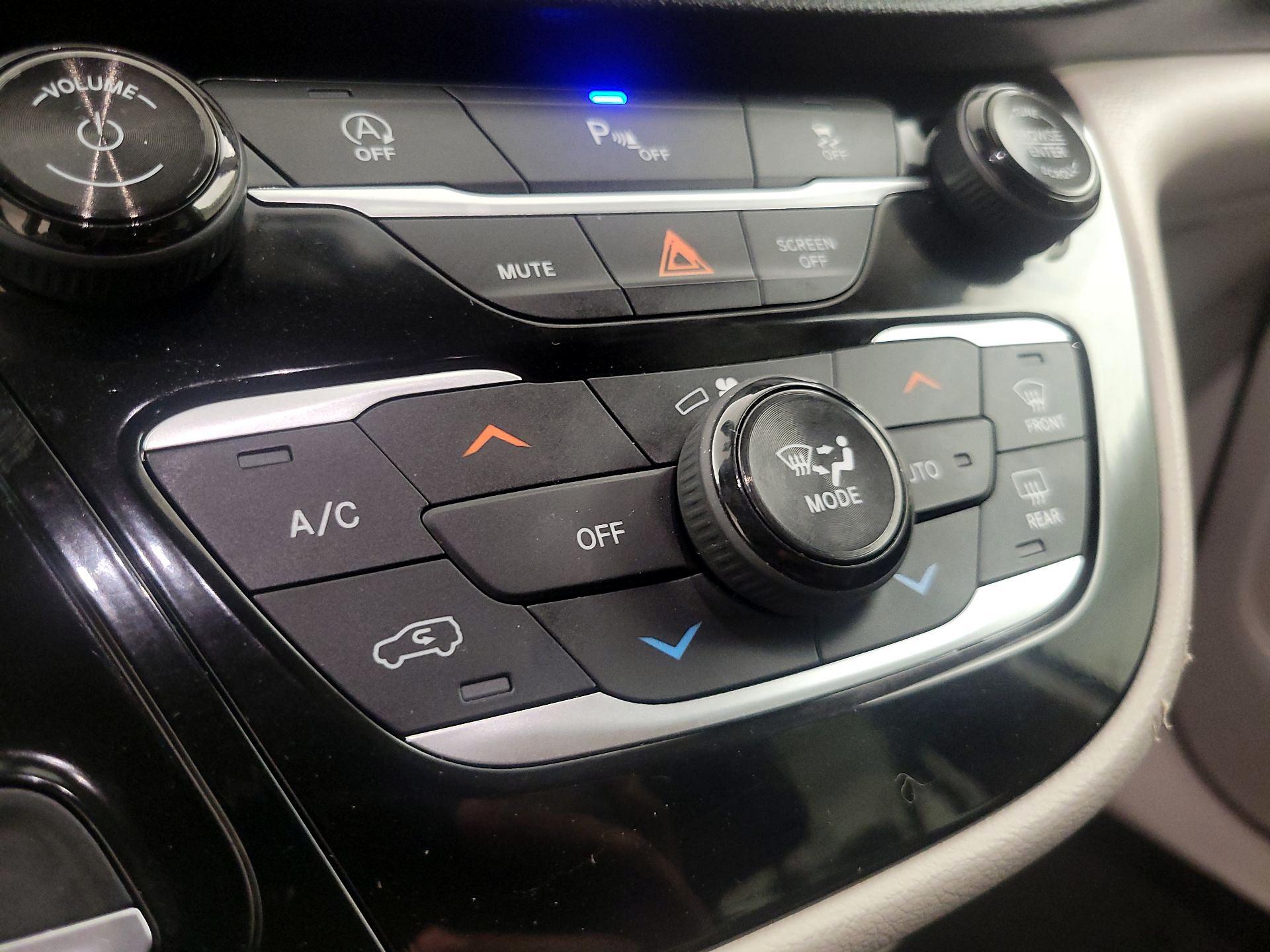 Thumbnail: 2019 Chrysler Pacifica - 16