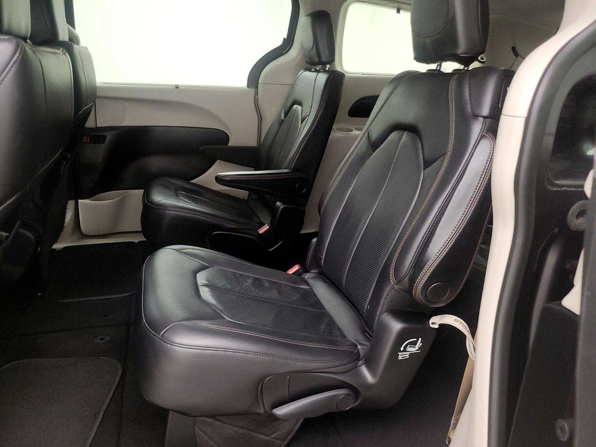 Thumbnail: 2019 Chrysler Pacifica - 19