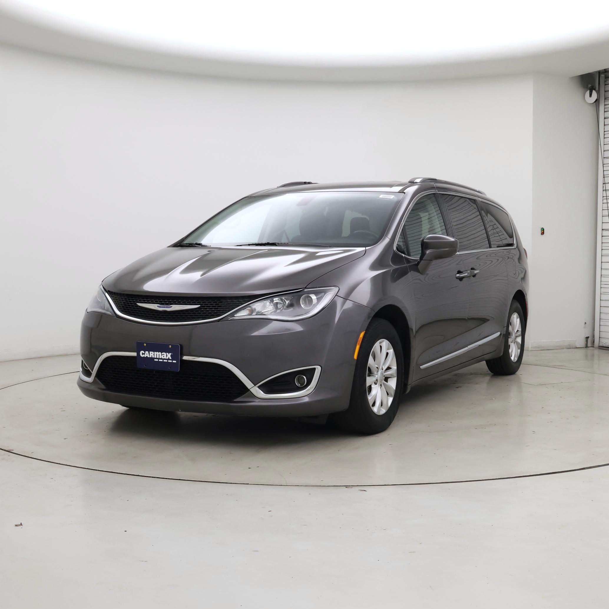 Thumbnail: 2019 Chrysler Pacifica - 4