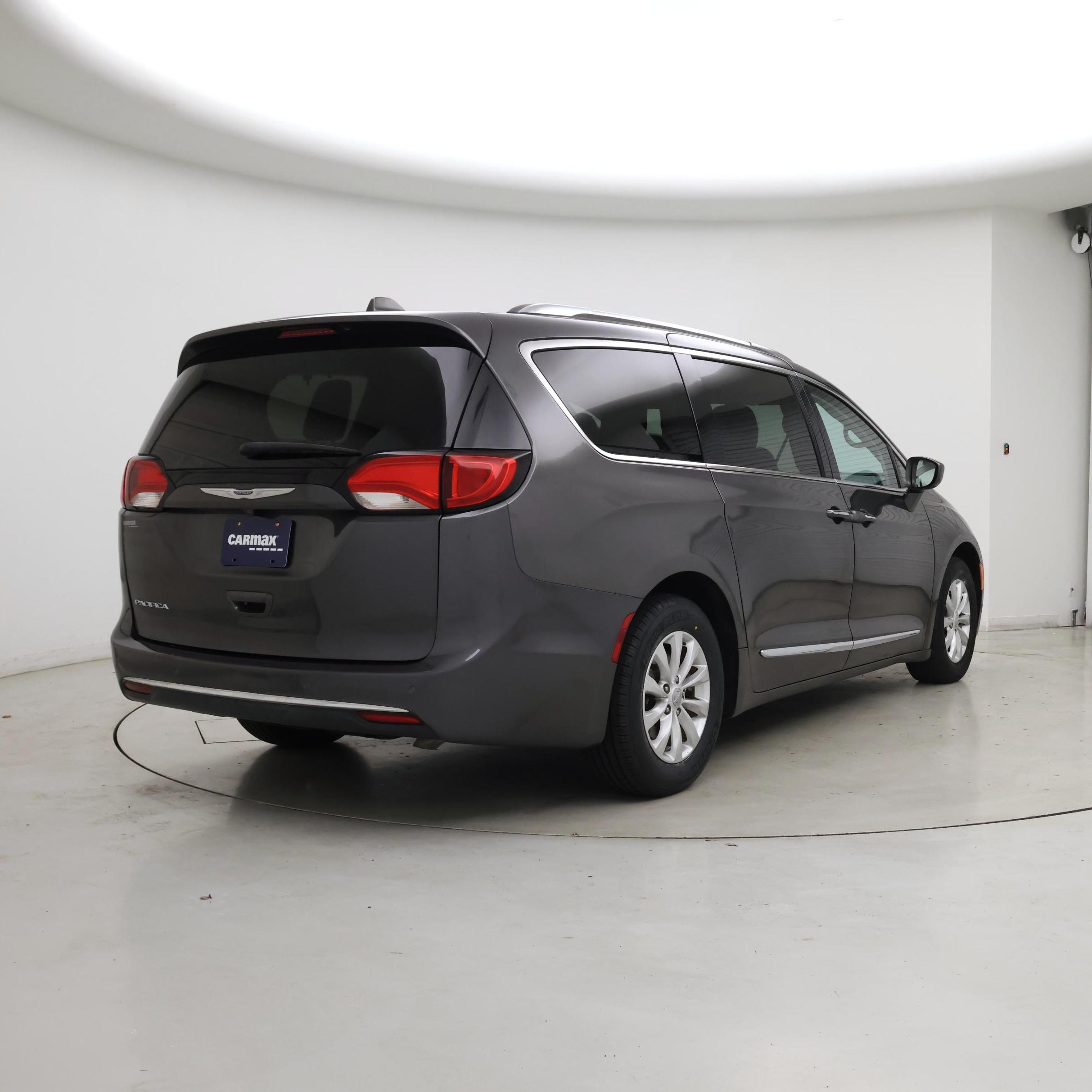 Thumbnail: 2019 Chrysler Pacifica - 8
