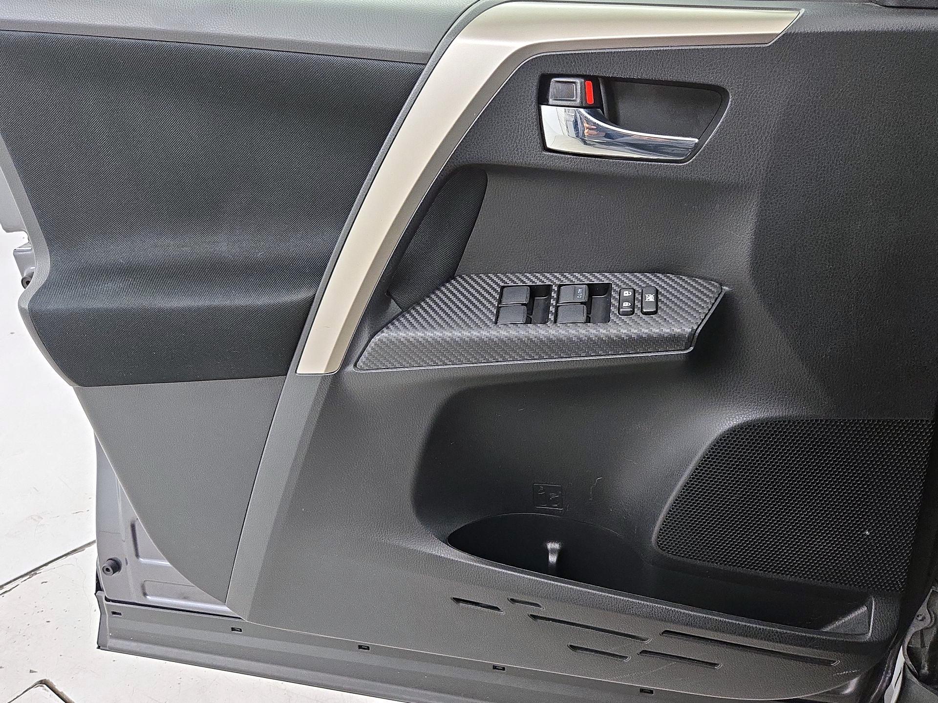 Thumbnail: 2015 Toyota RAV4 - 12