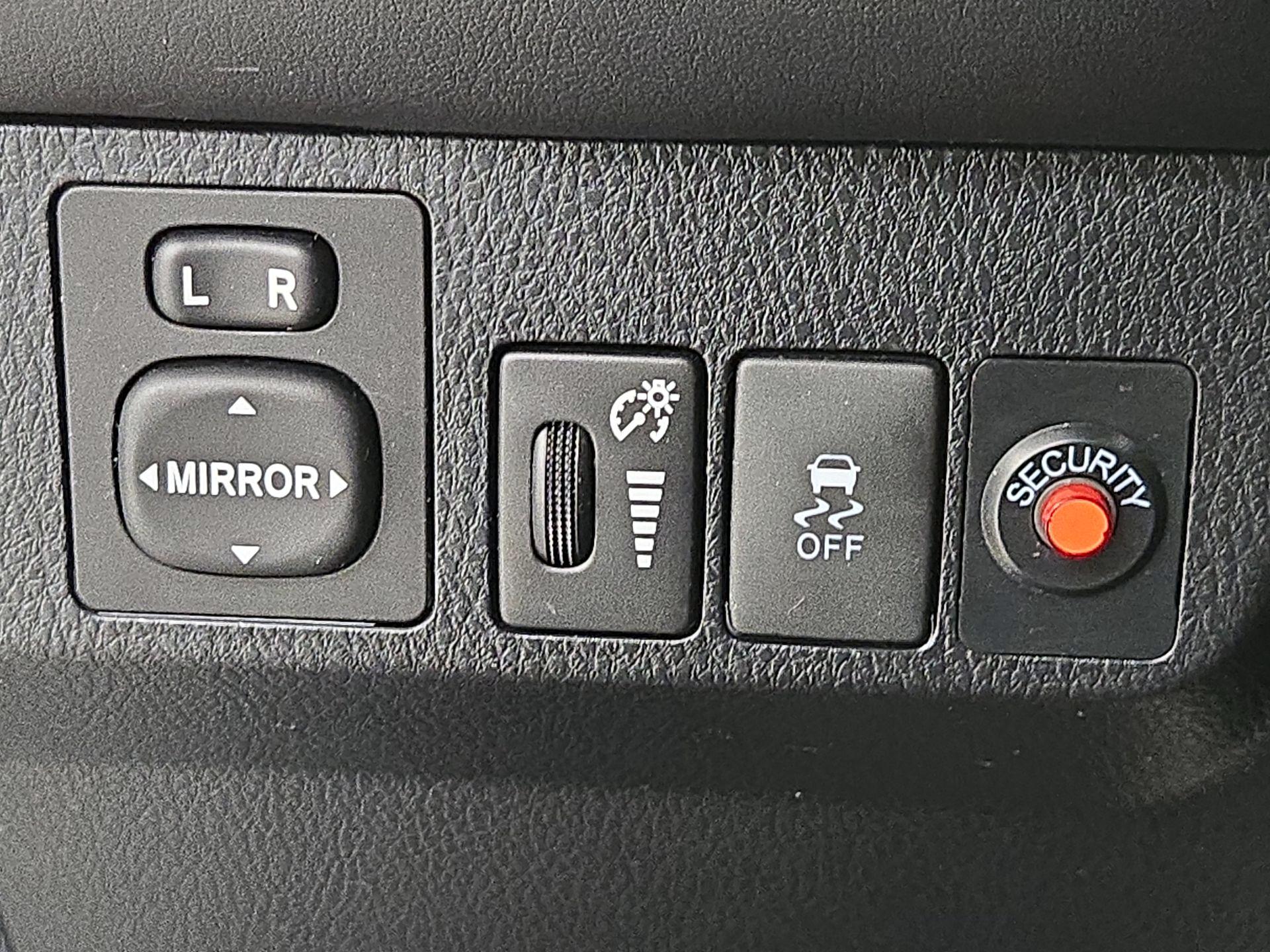 Thumbnail: 2015 Toyota RAV4 - 13