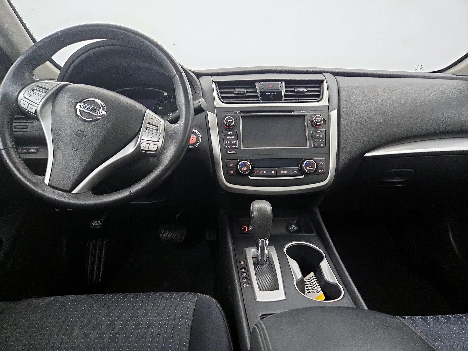 Thumbnail: 2017 Nissan Altima - 9