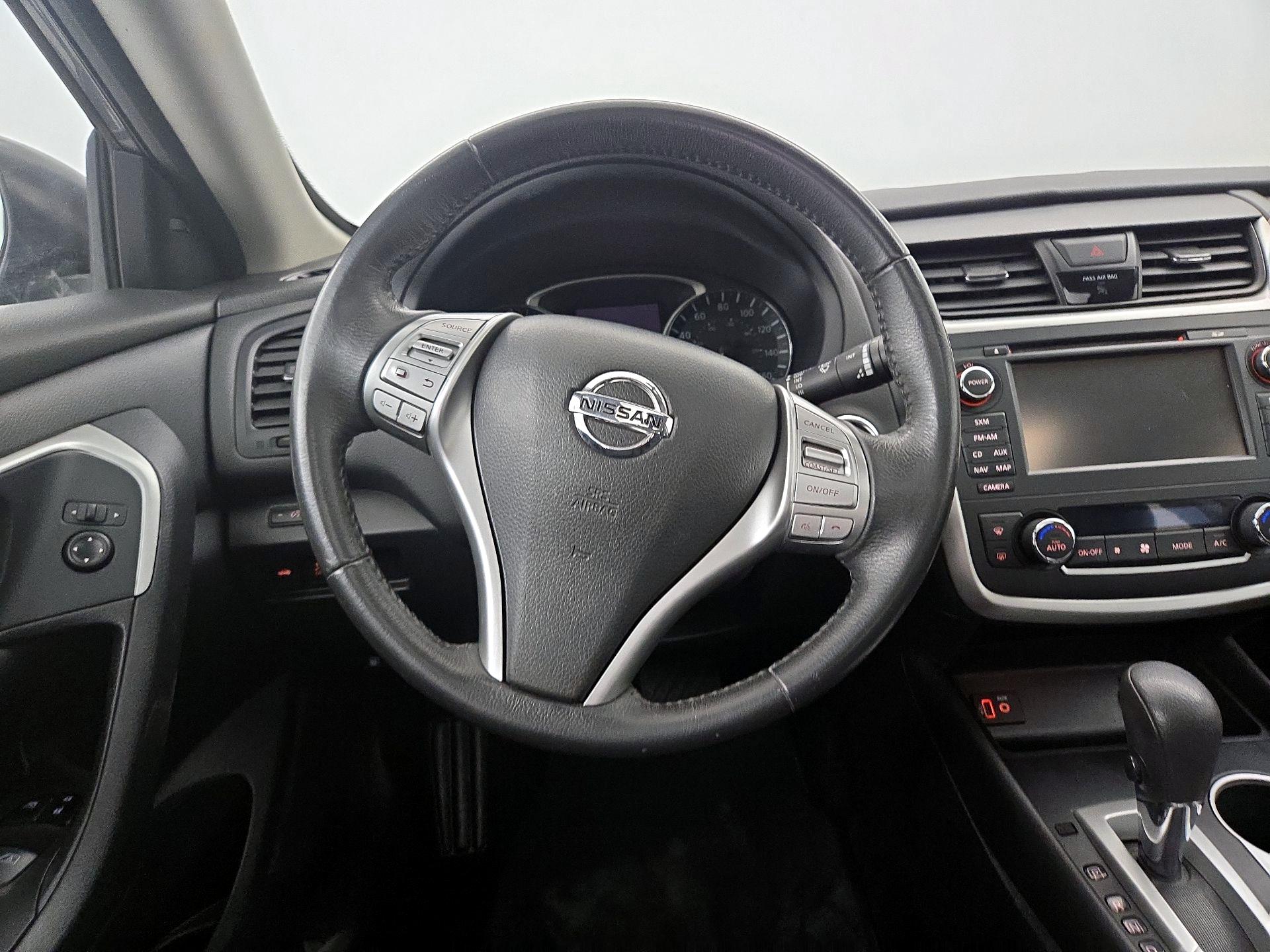 Thumbnail: 2017 Nissan Altima - 10