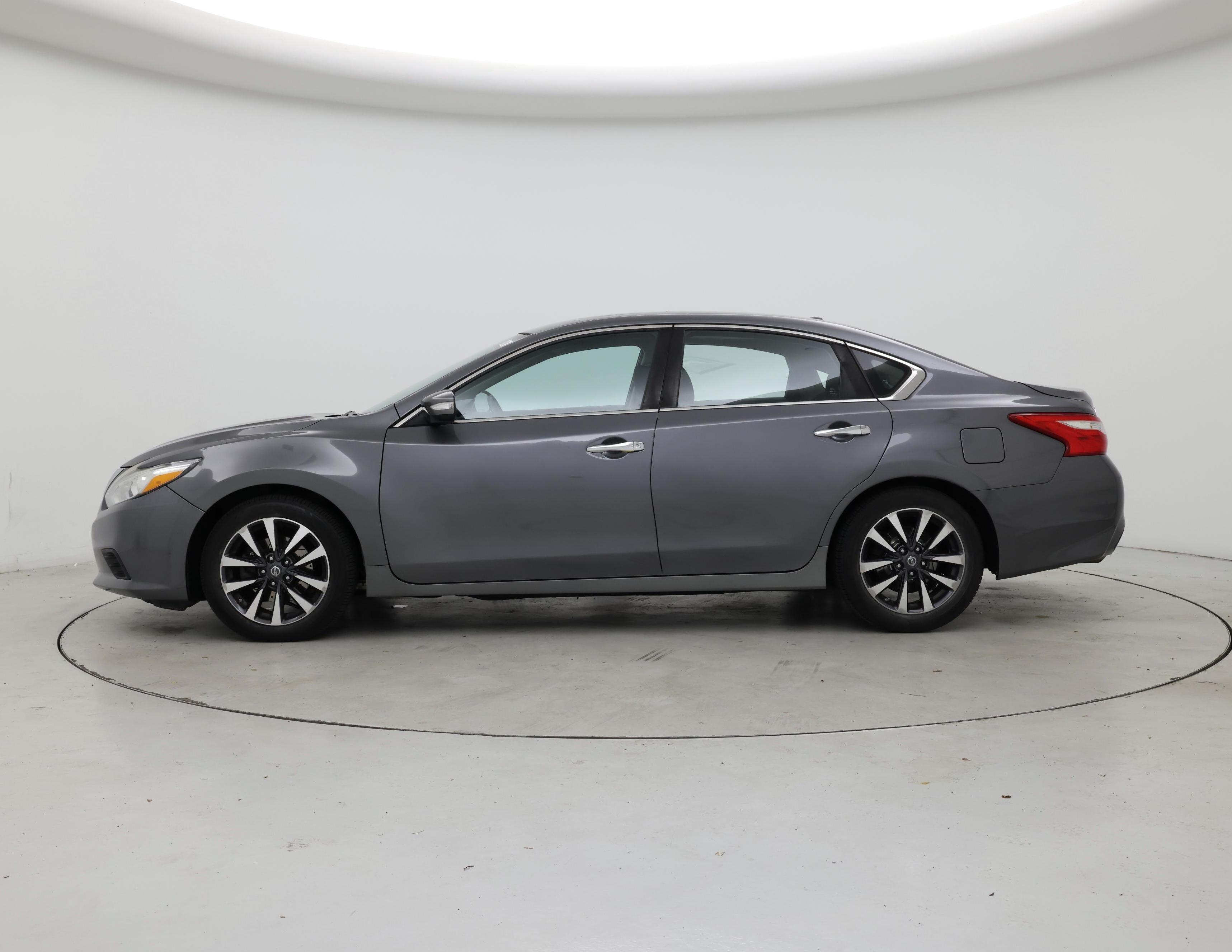 Thumbnail: 2017 Nissan Altima - 3