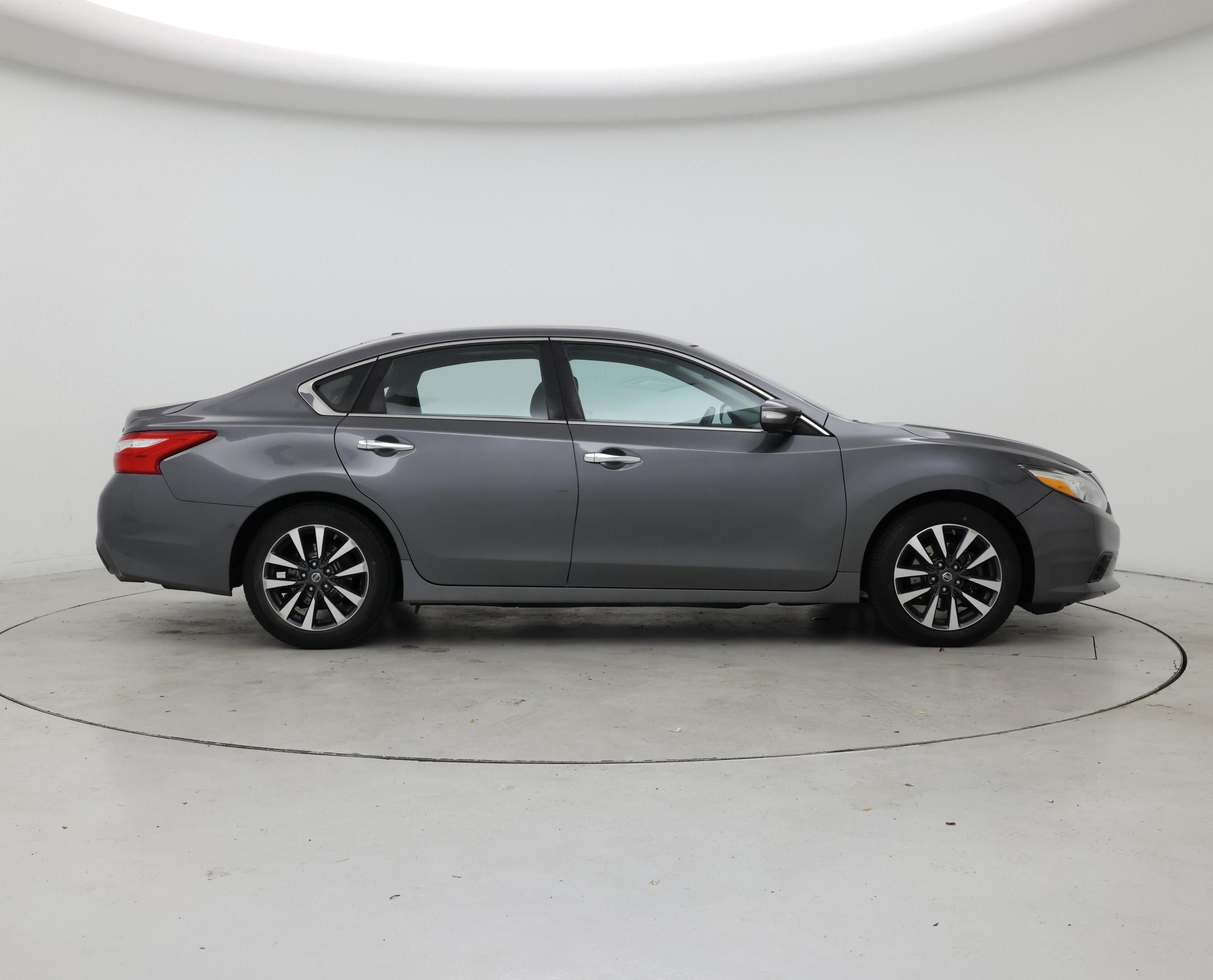 Thumbnail: 2017 Nissan Altima - 7