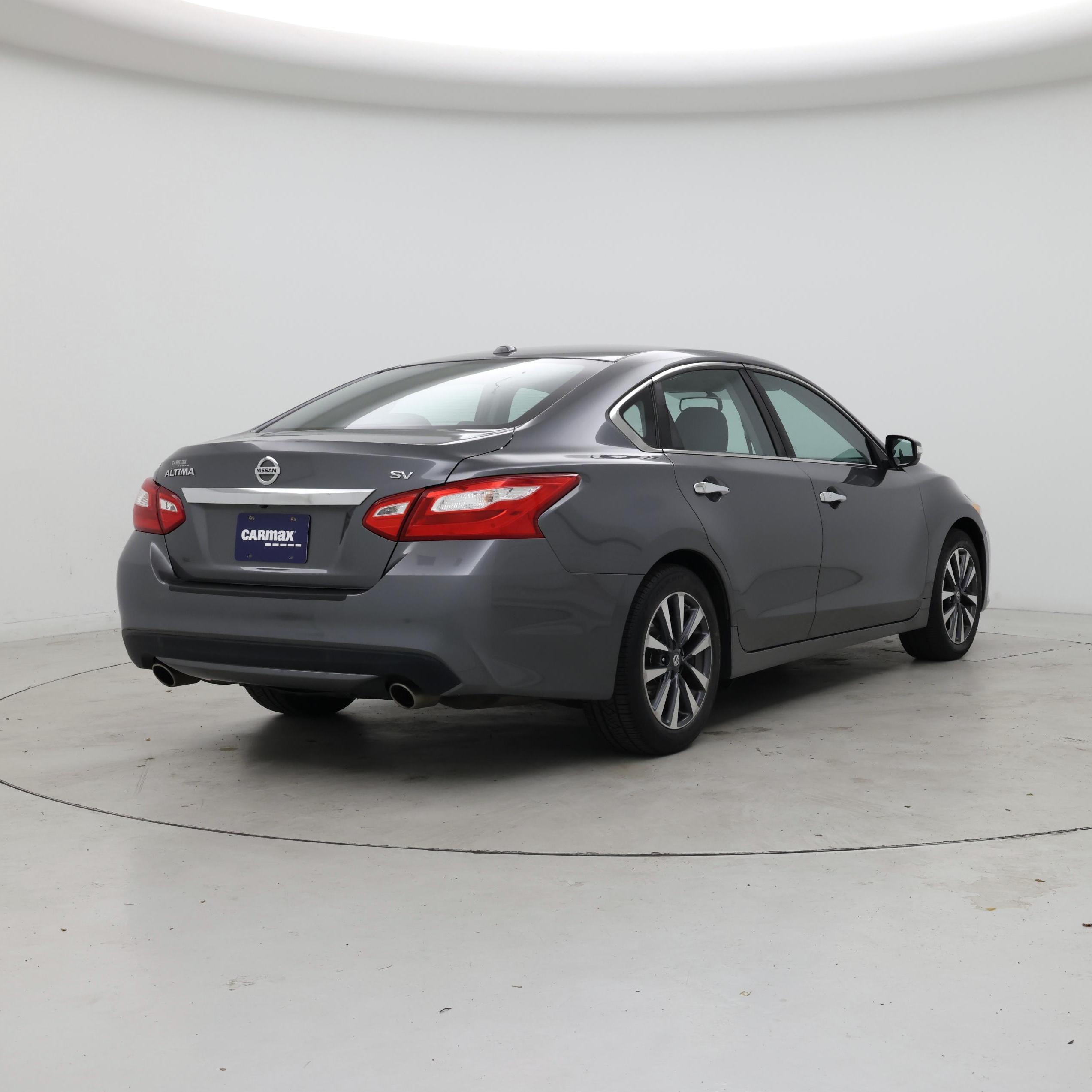 Thumbnail: 2017 Nissan Altima - 8