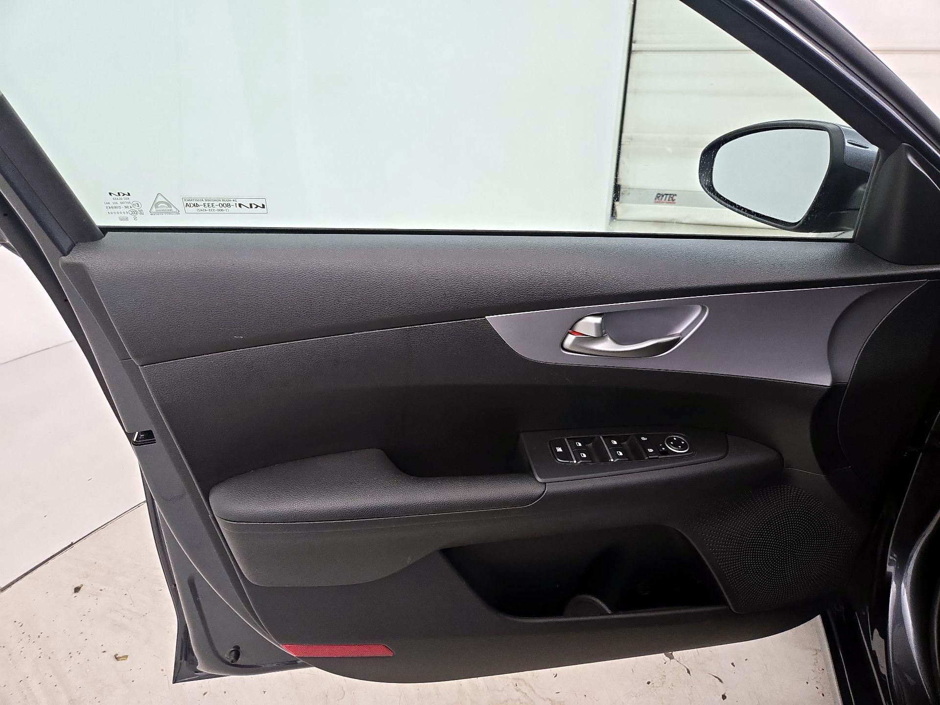 Thumbnail: 2022 Kia Forte - 12