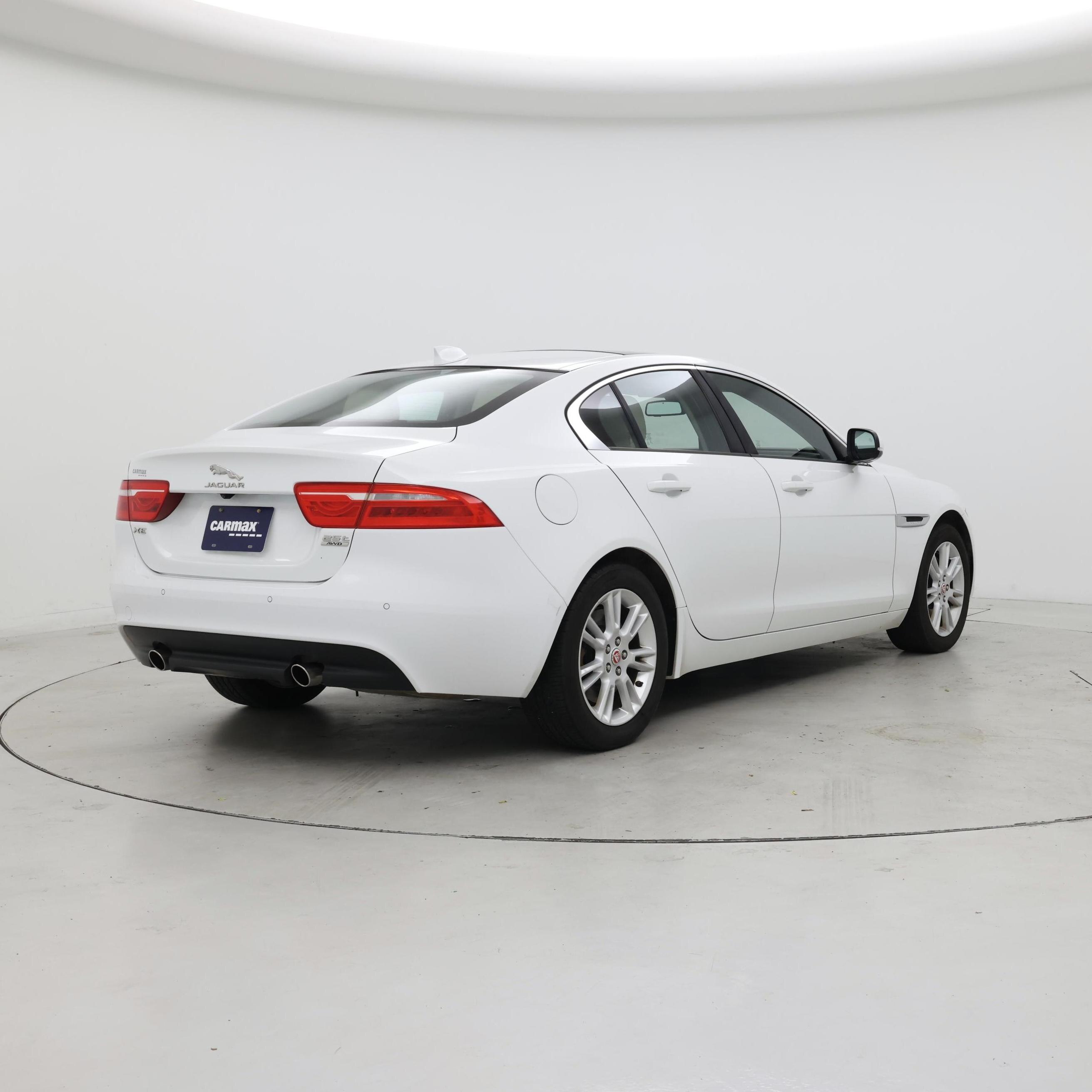 Thumbnail: 2018 Jaguar XE - 8