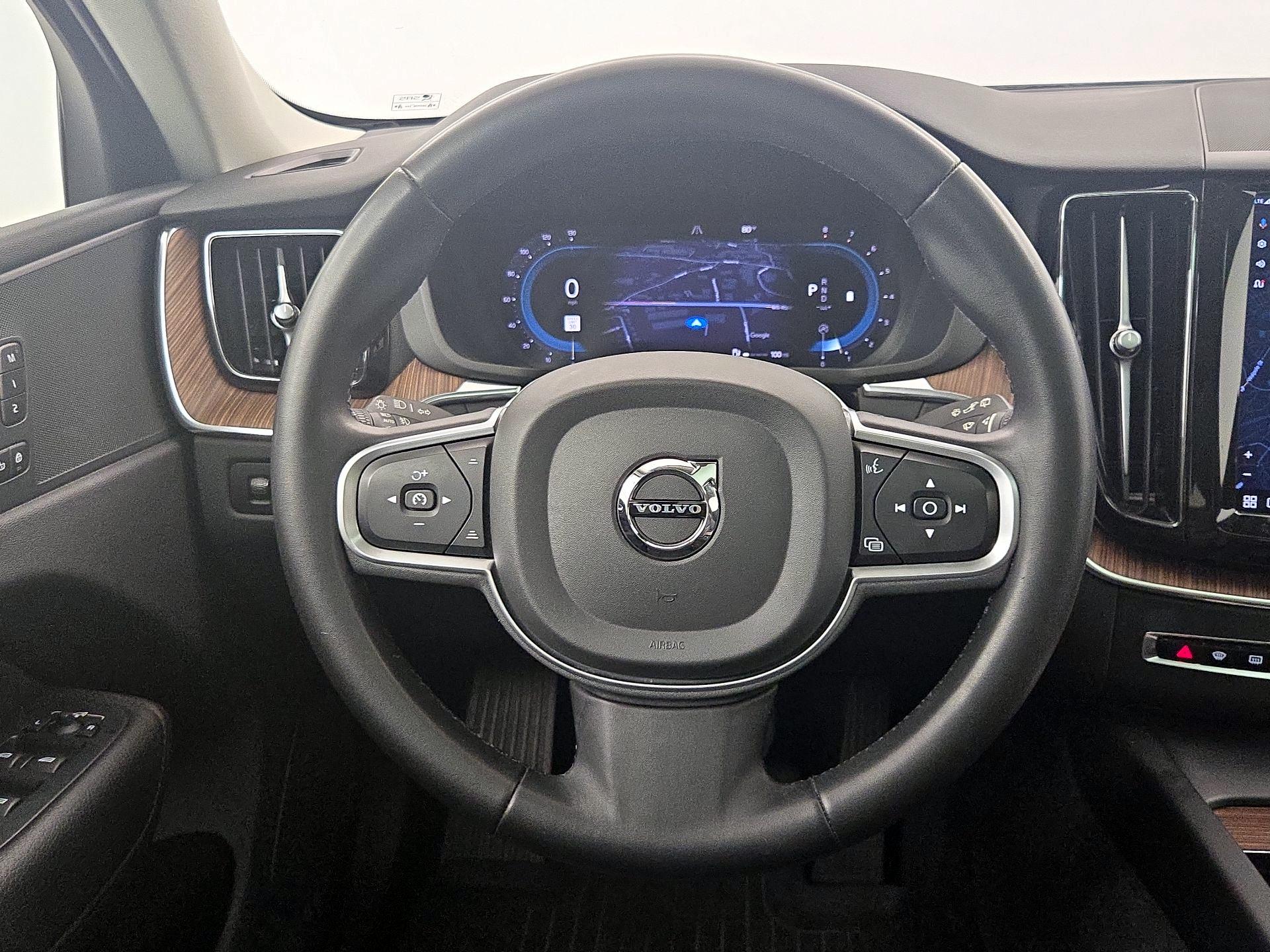 Thumbnail: 2022 Volvo XC60 - 10