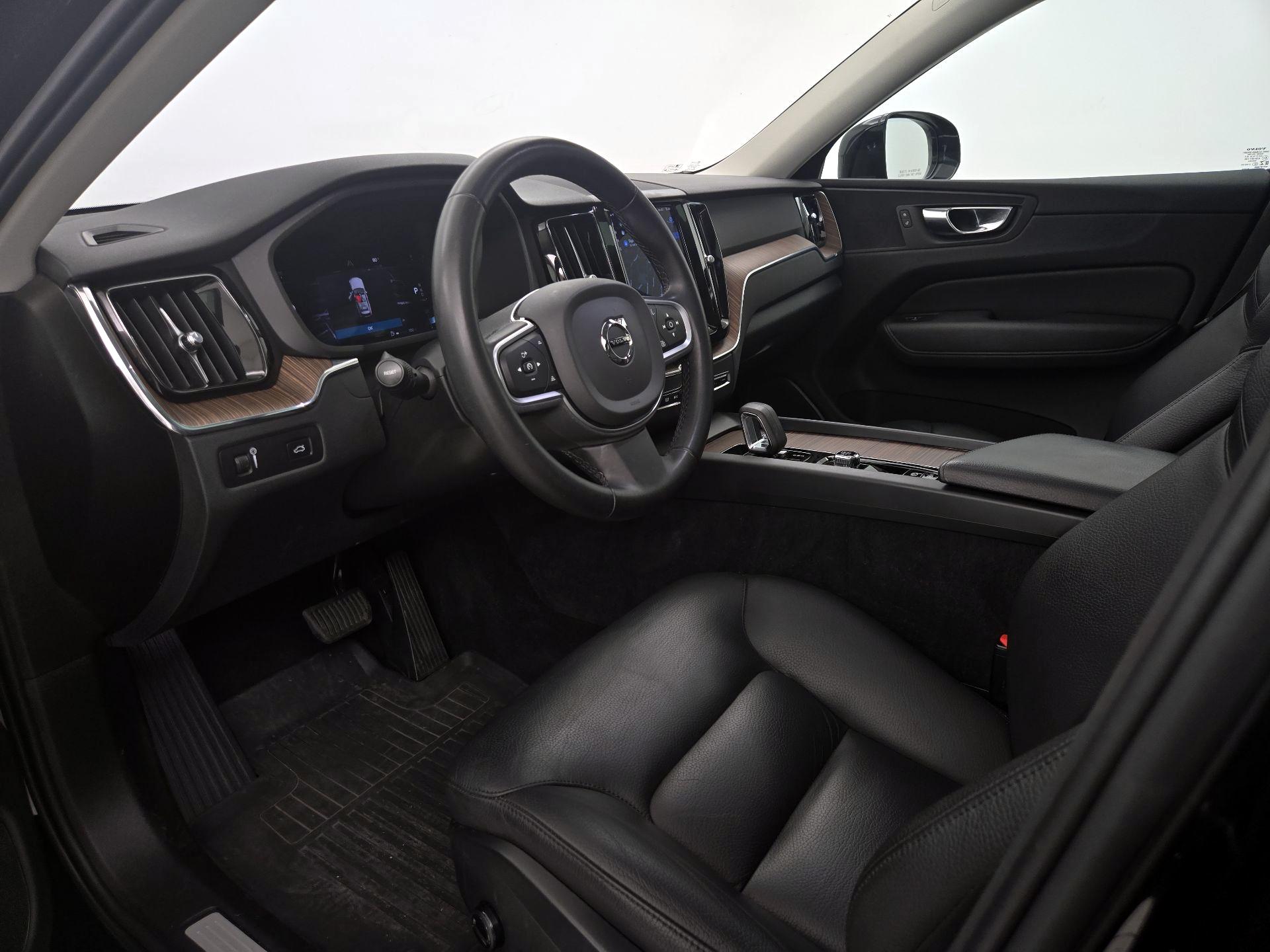 Thumbnail: 2022 Volvo XC60 - 11