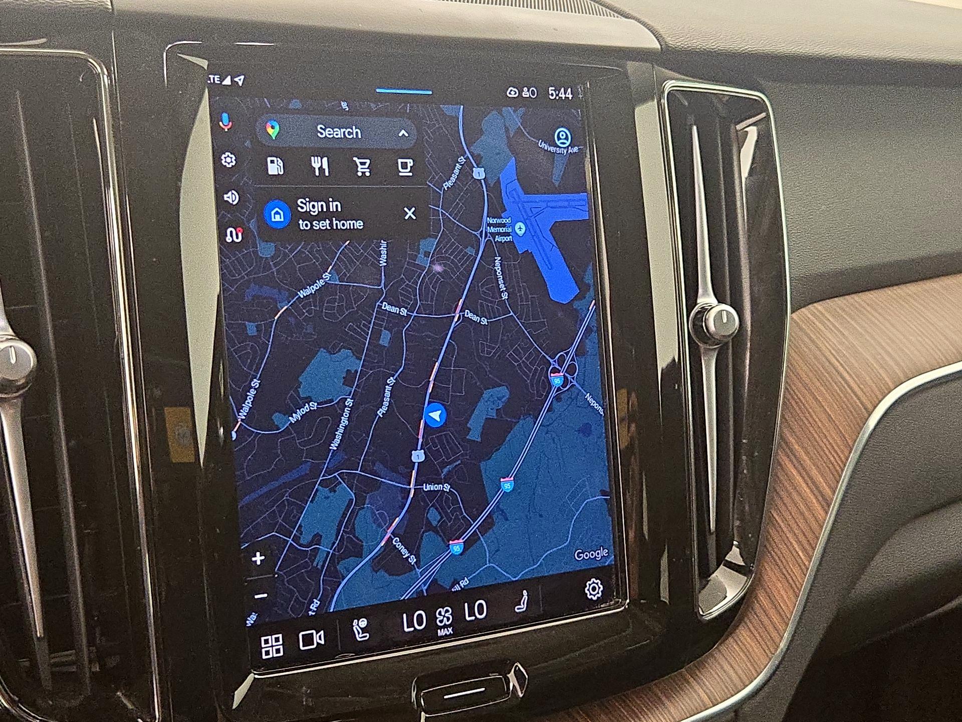 Thumbnail: 2022 Volvo XC60 - 14