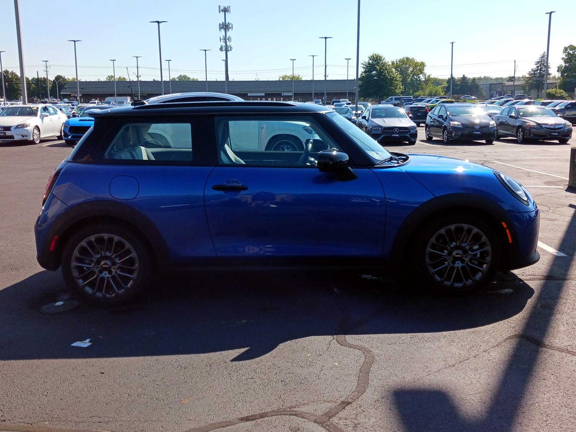 Thumbnail: 2025 MINI Cooper Hardtop - 4