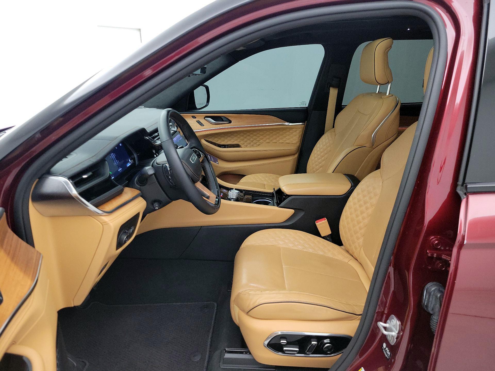 Thumbnail: 2023 Jeep Grand Cherokee - 11